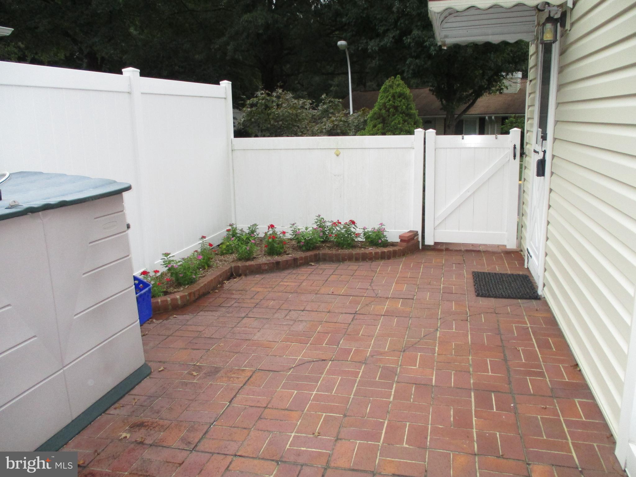 LEISURE WORLD - Residential