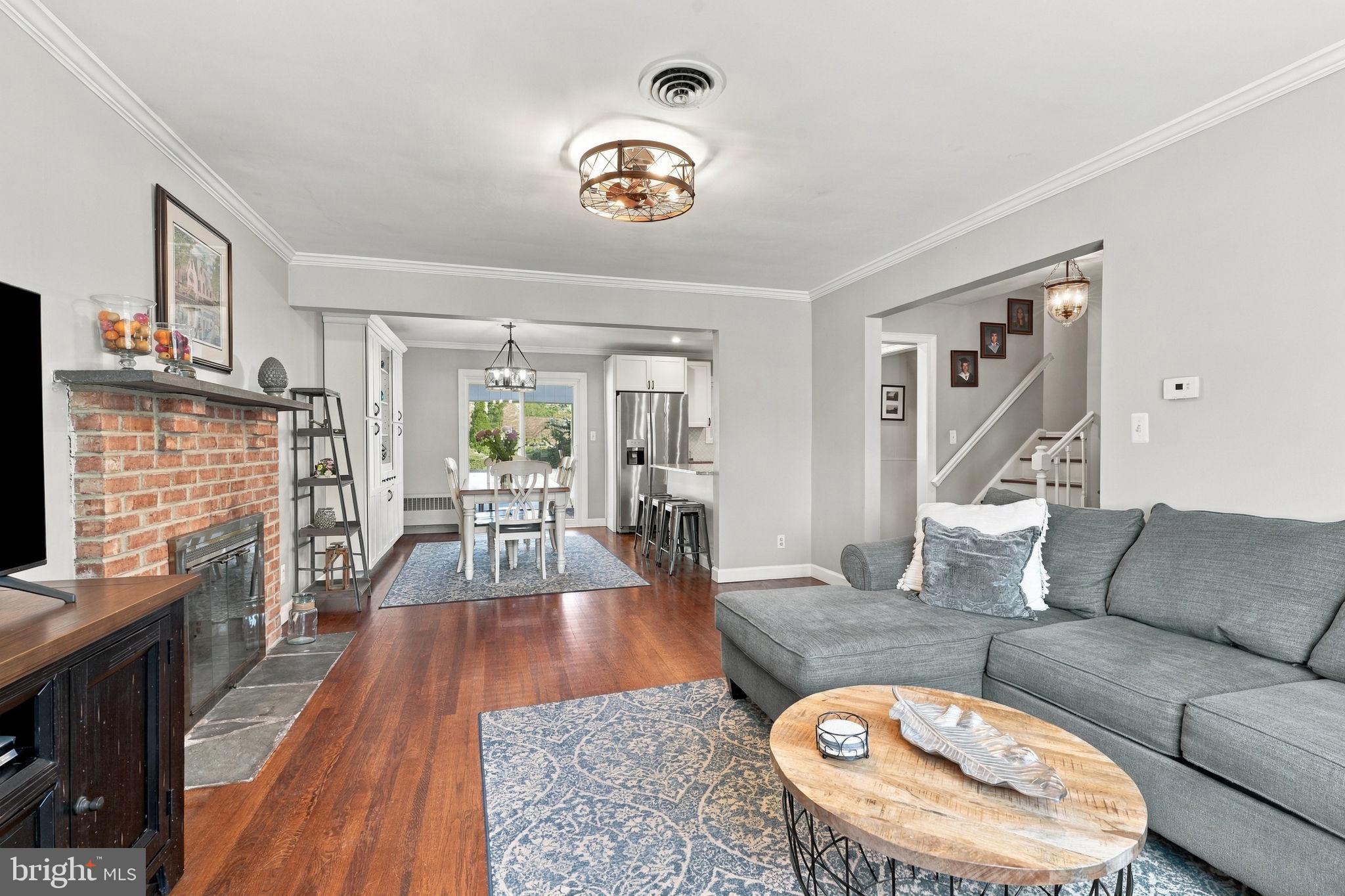 18 OAKDALE BOULEVARD