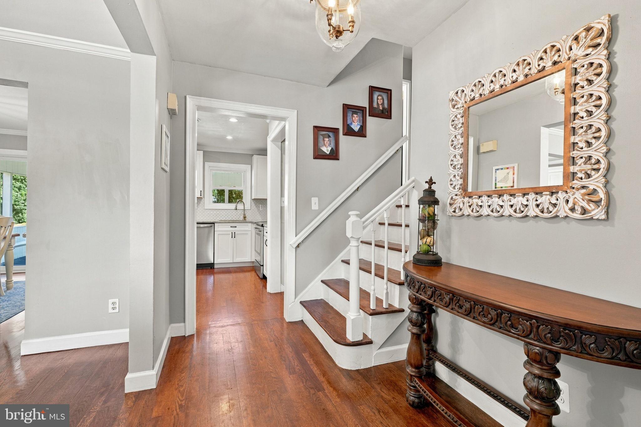 18 OAKDALE BOULEVARD