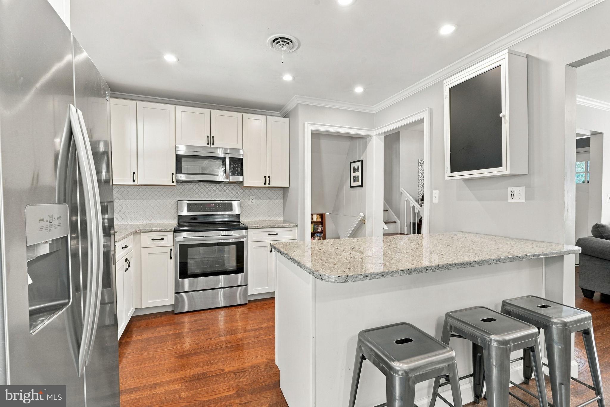 18 OAKDALE BOULEVARD