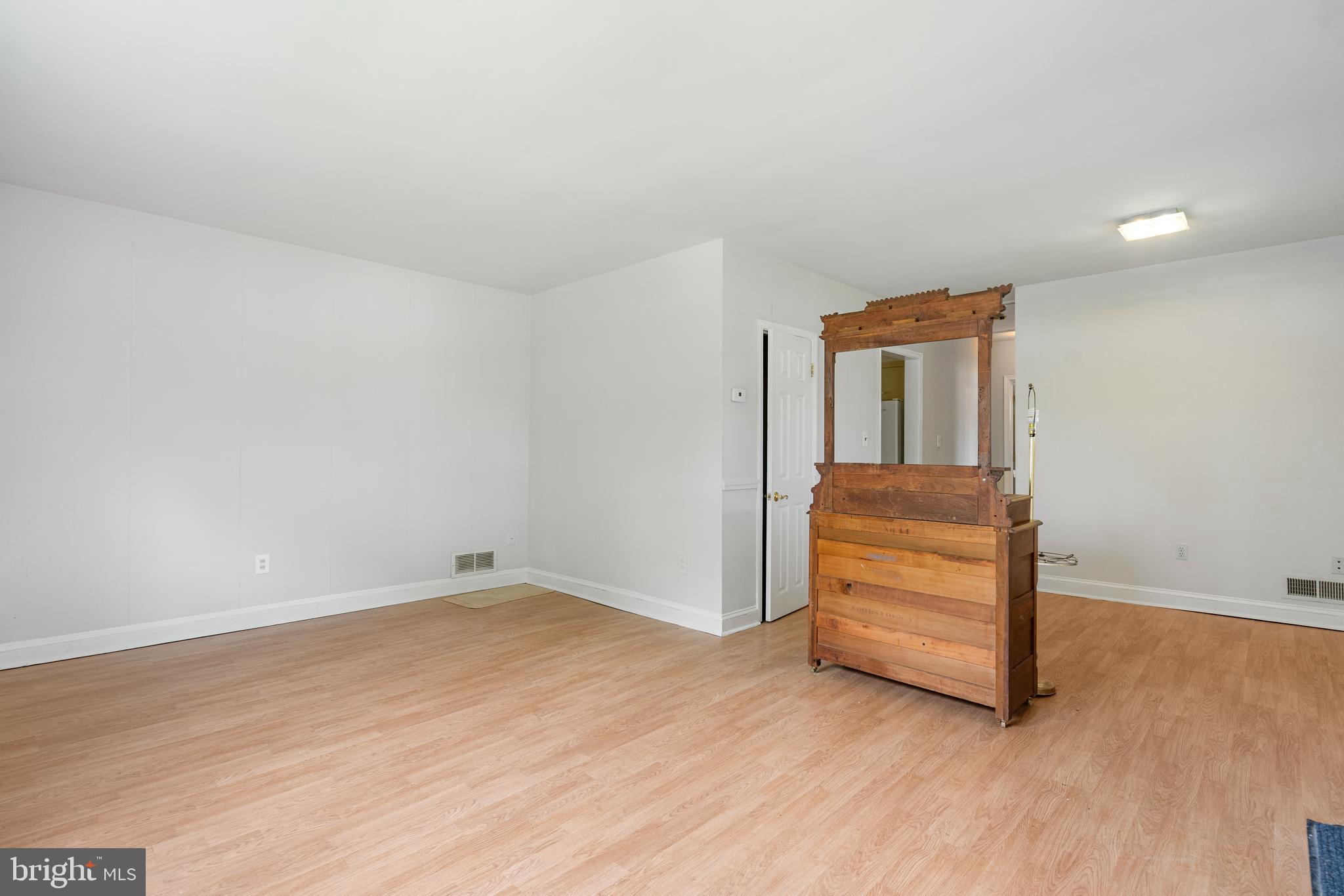 2000 LONGVIEW COURT