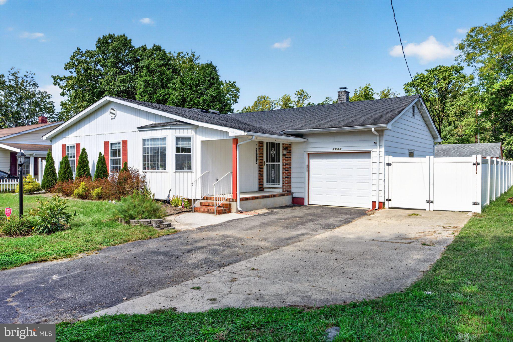 1236 MAGNOLIA ROAD
