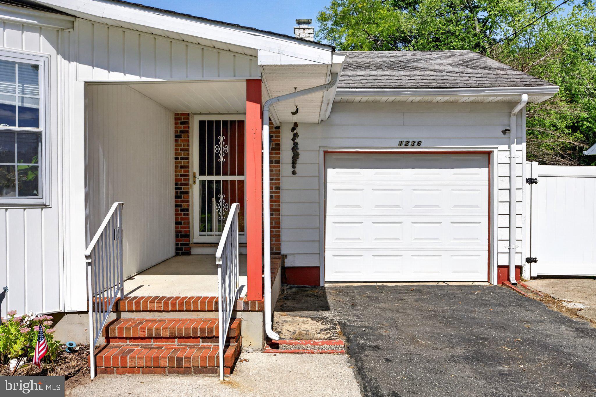 1236 MAGNOLIA ROAD