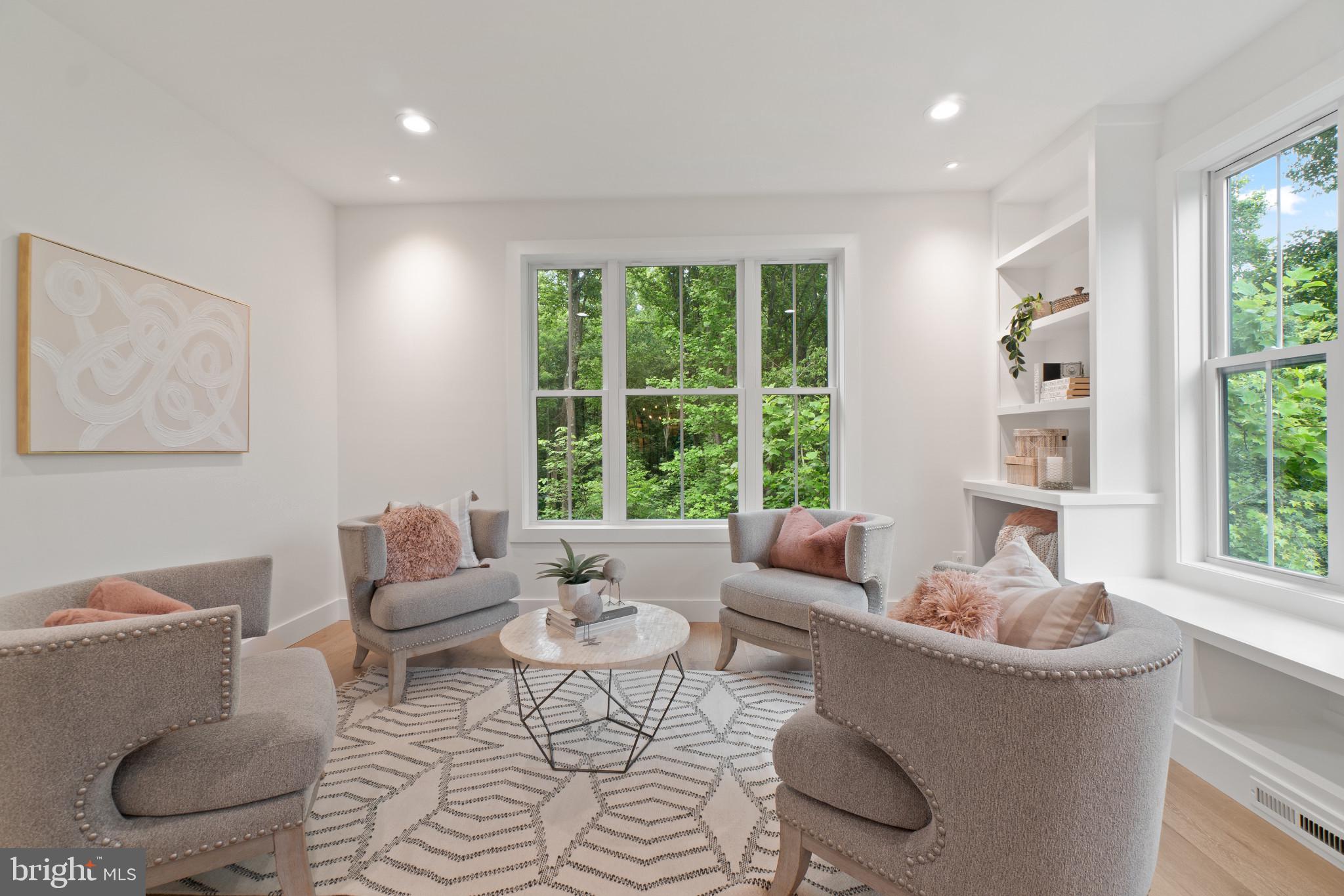 EDGEWATER - Residential