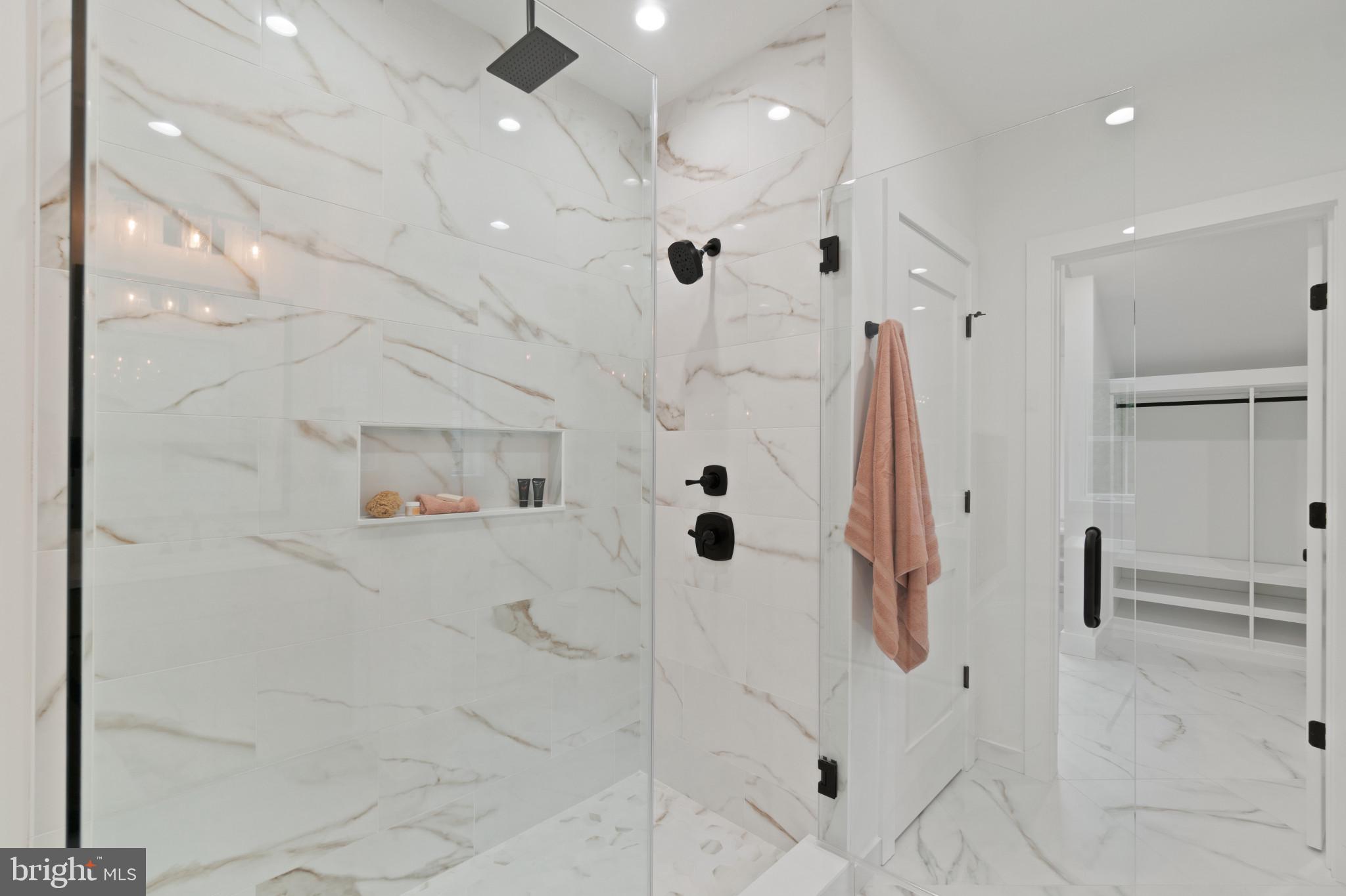 EDGEWATER - Residential