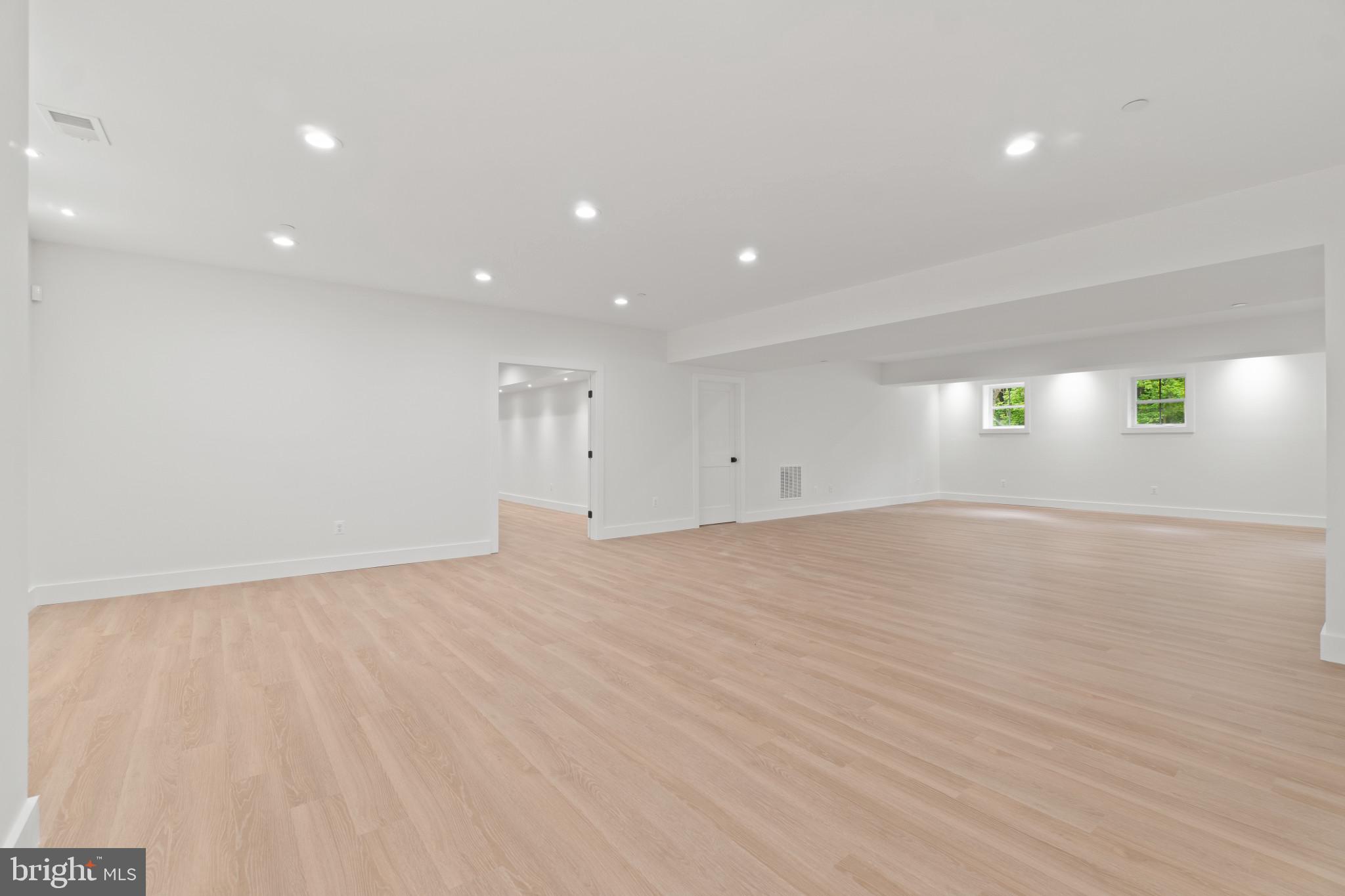 EDGEWATER - Residential