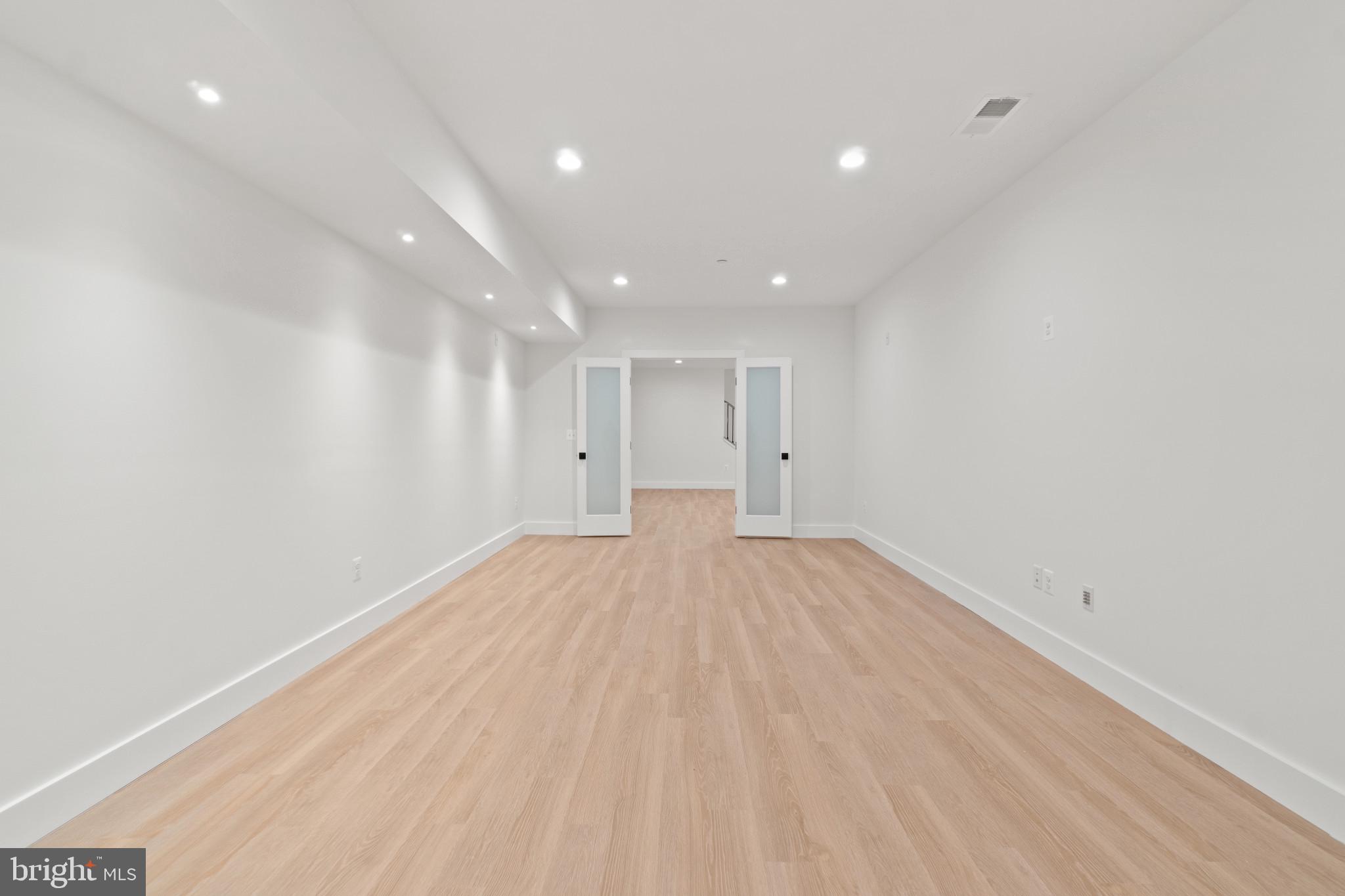 EDGEWATER - Residential