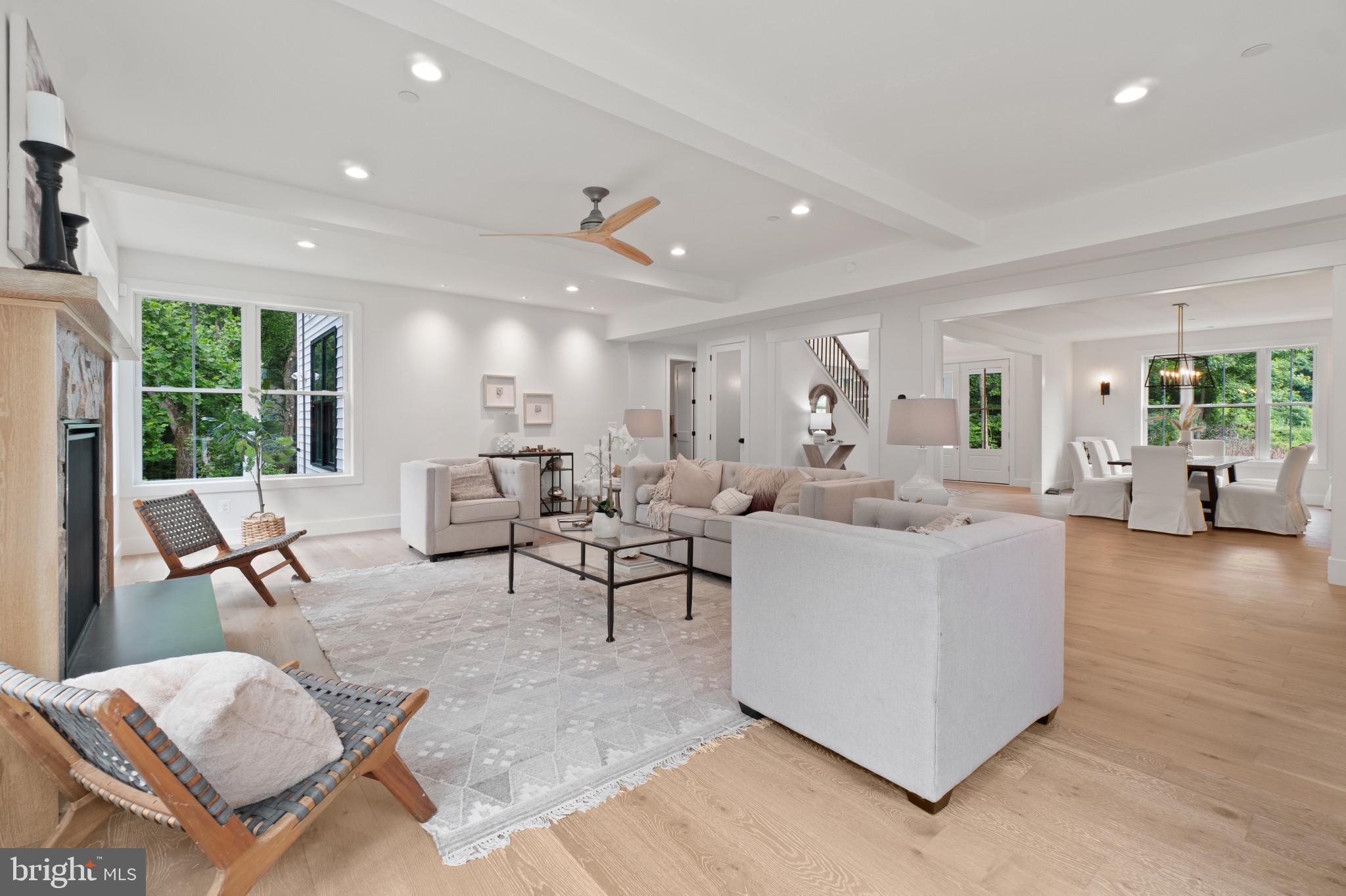 EDGEWATER - Residential