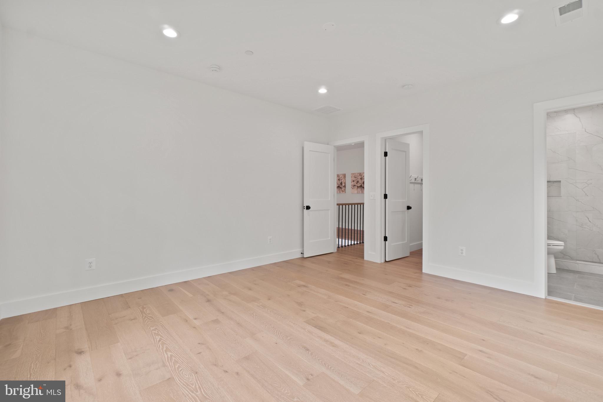 EDGEWATER - Residential