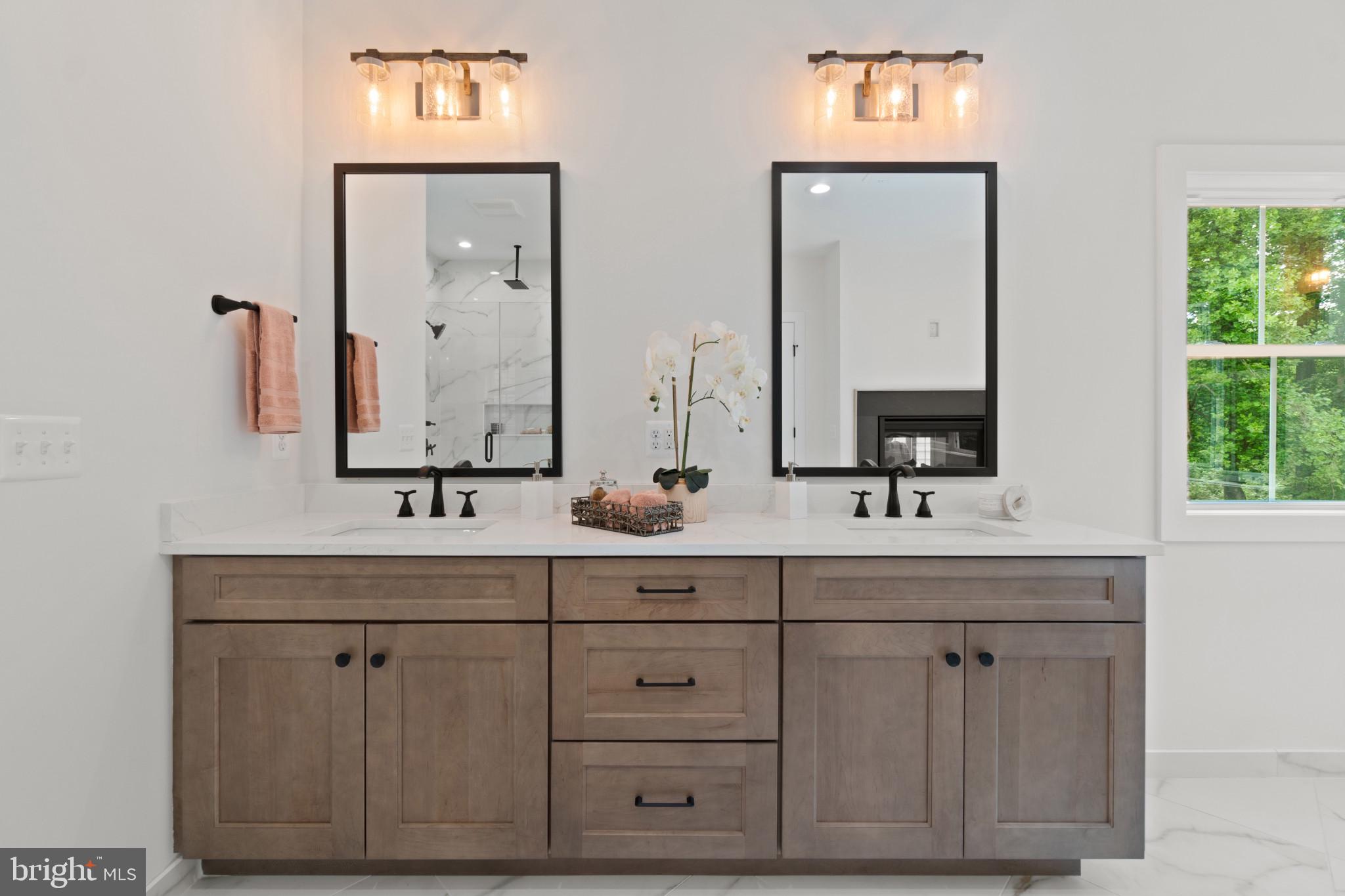 EDGEWATER - Residential