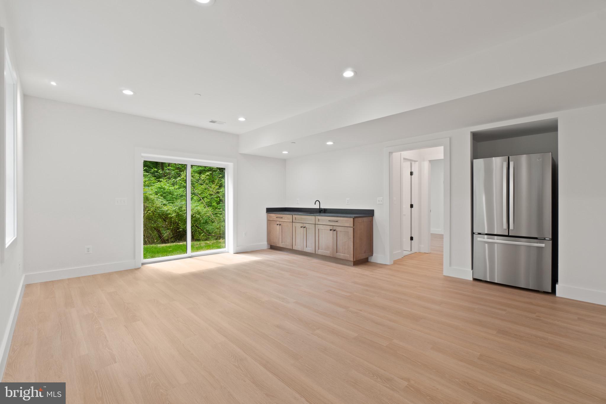 EDGEWATER - Residential