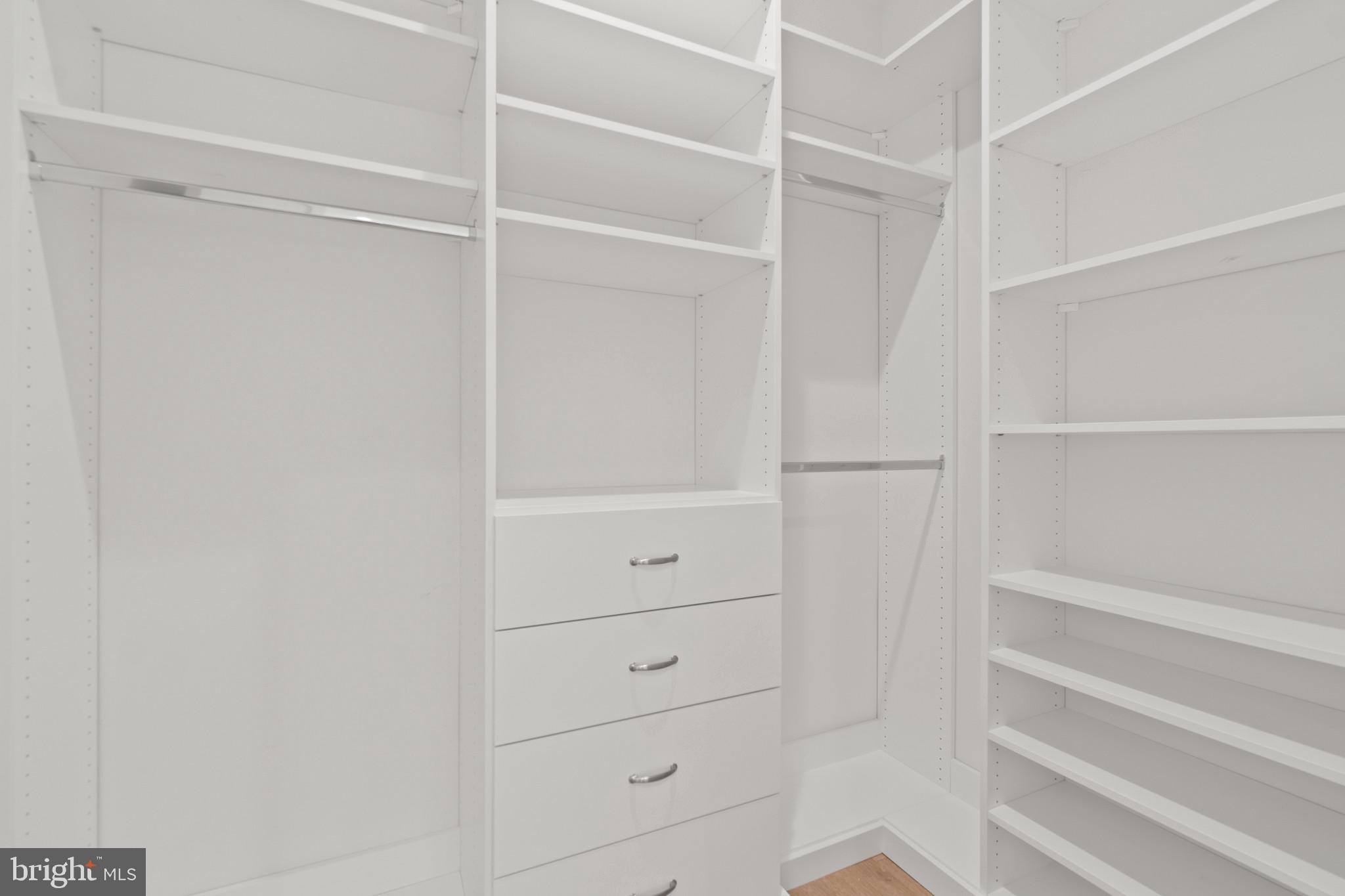 EDGEWATER - Residential