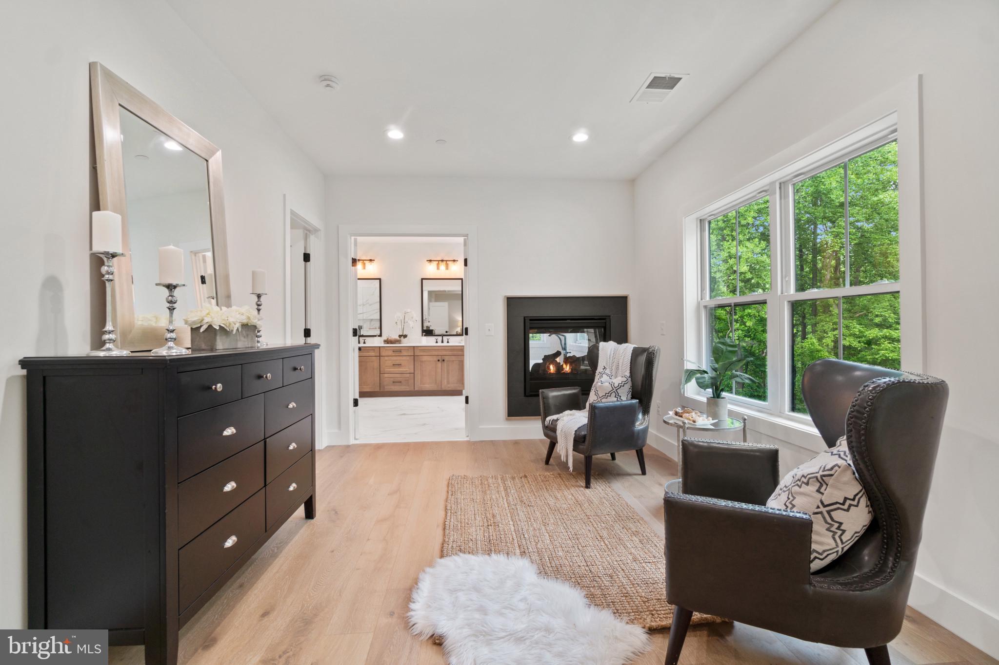 EDGEWATER - Residential