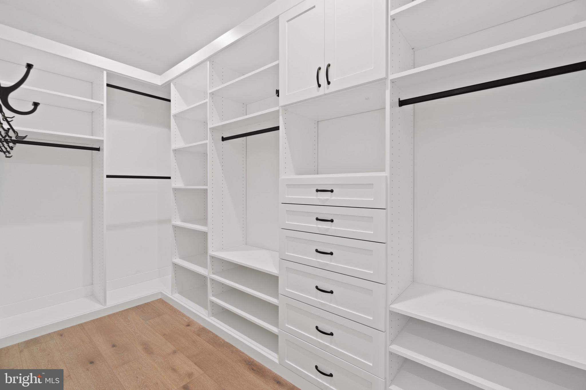 EDGEWATER - Residential