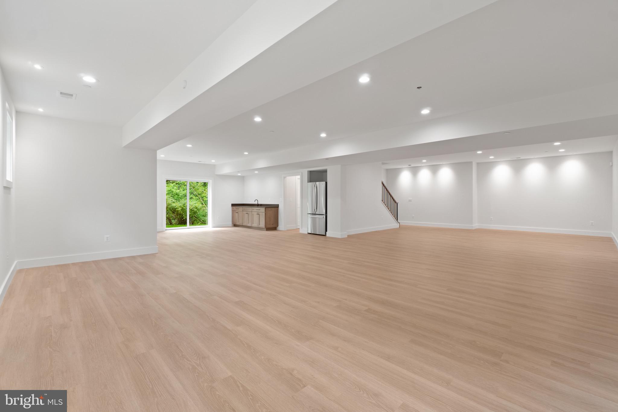 EDGEWATER - Residential