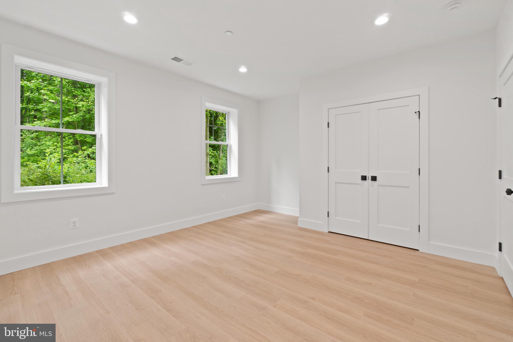 EDGEWATER - Residential