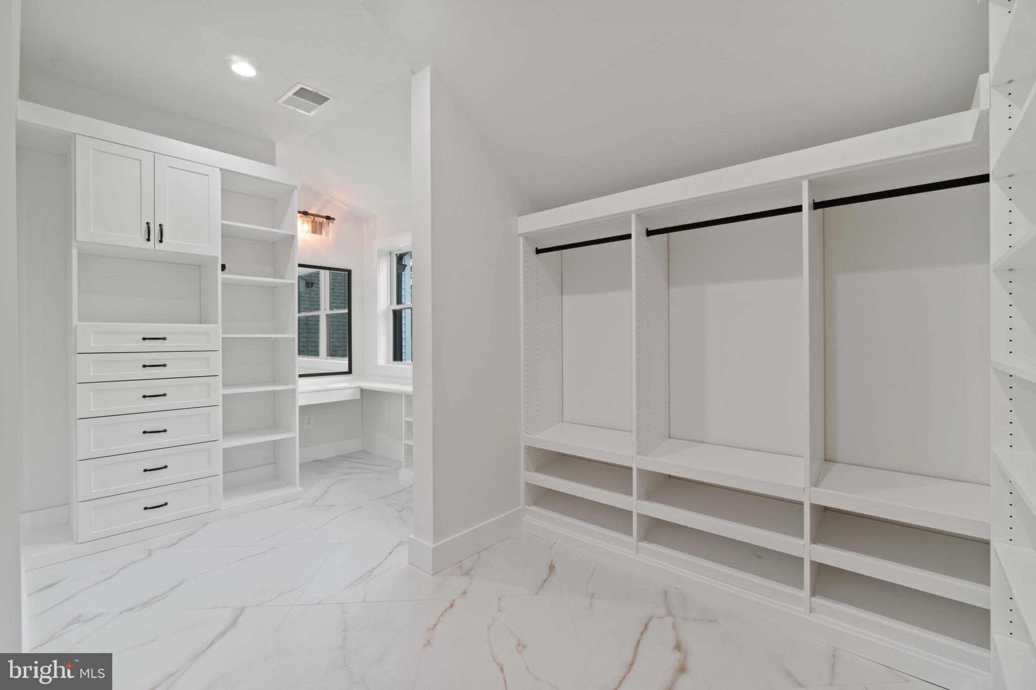 EDGEWATER - Residential