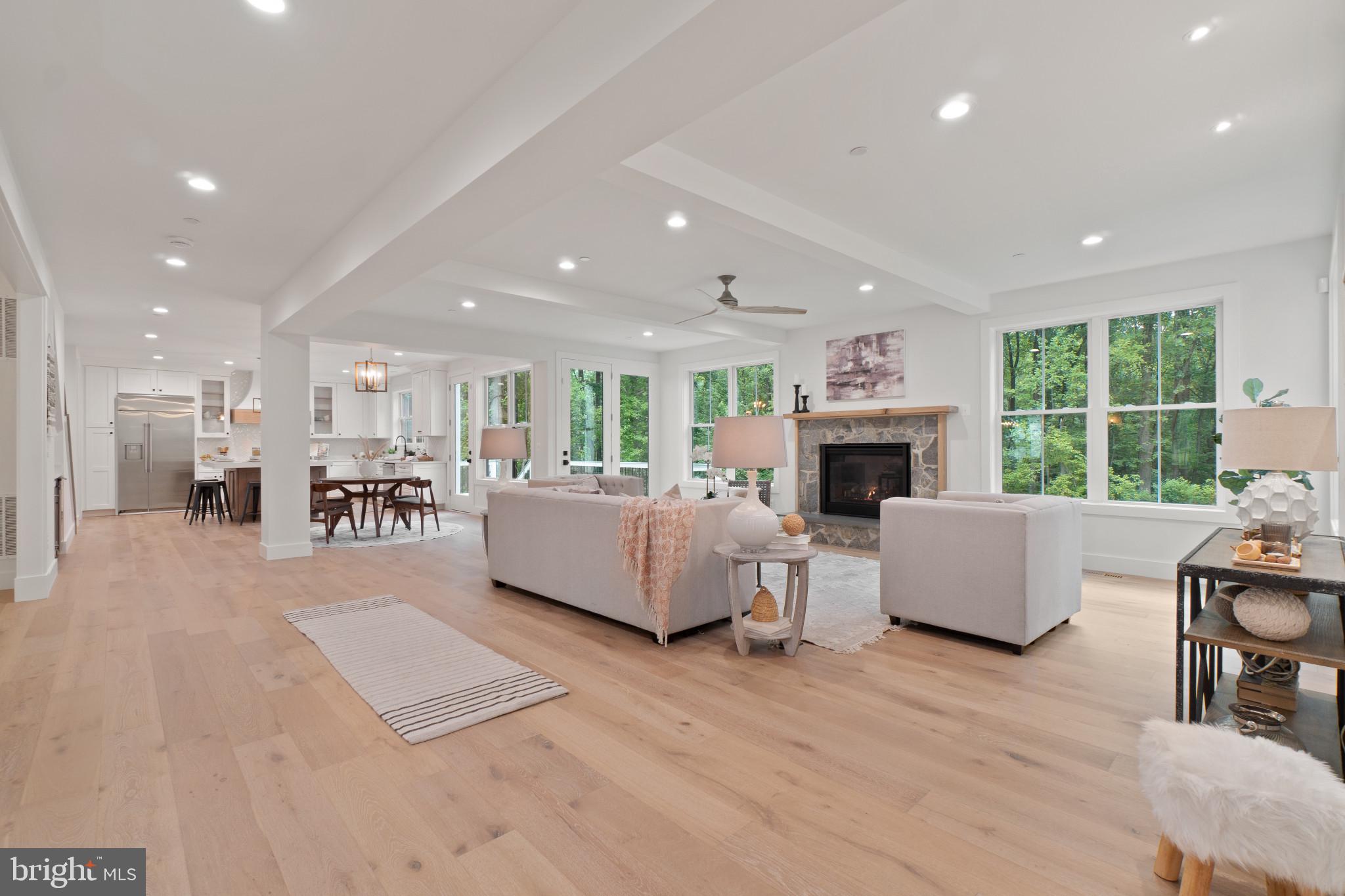 EDGEWATER - Residential