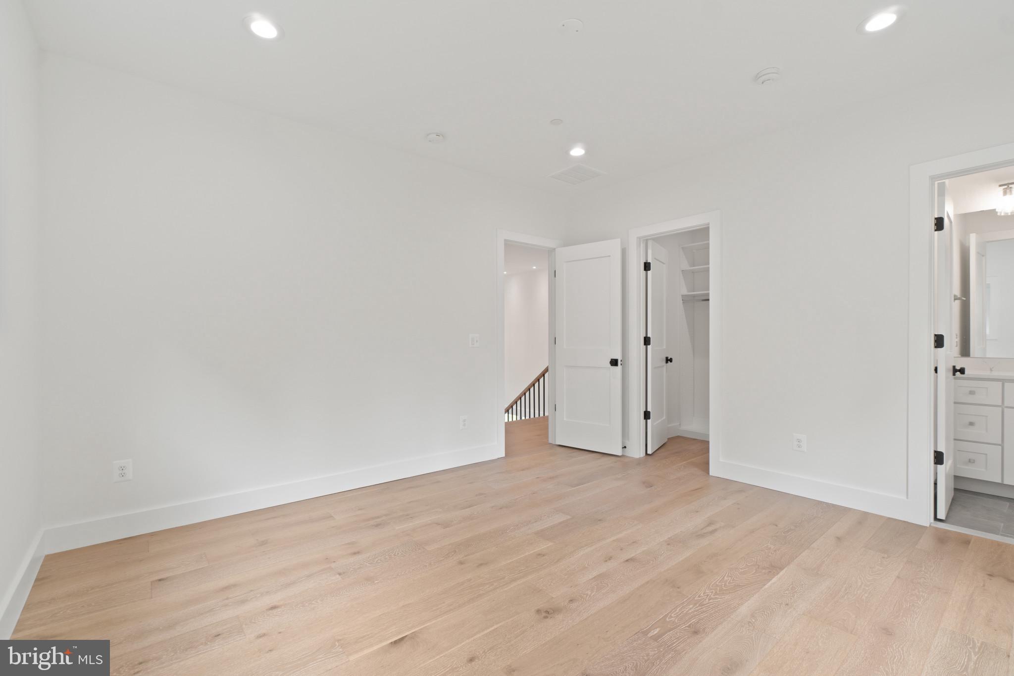 EDGEWATER - Residential