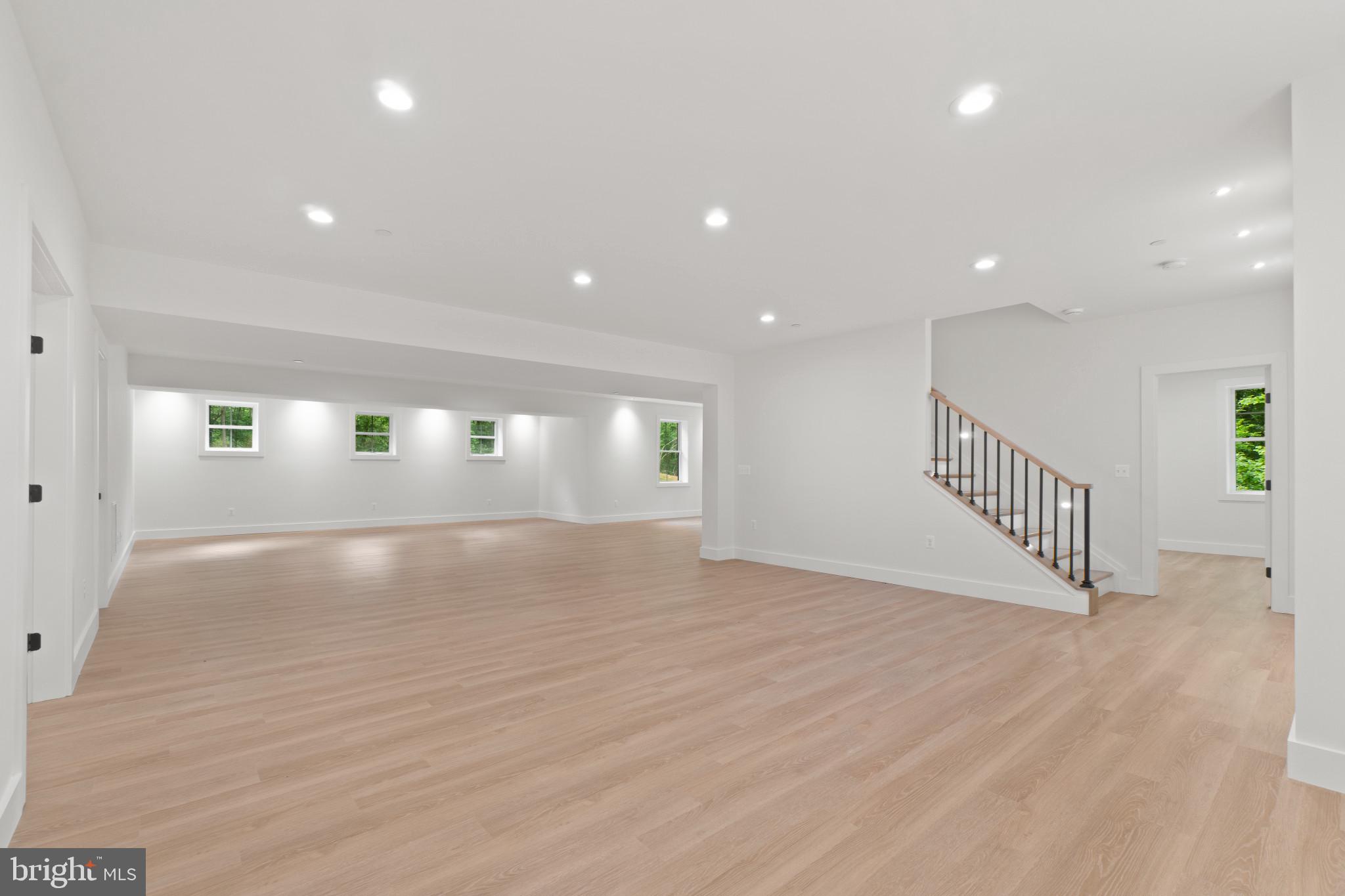 EDGEWATER - Residential