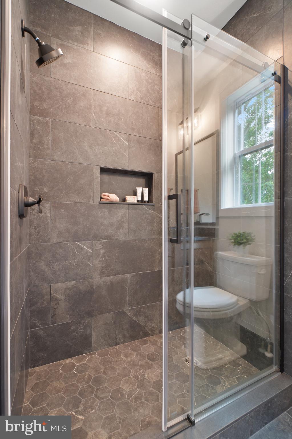 EDGEWATER - Residential