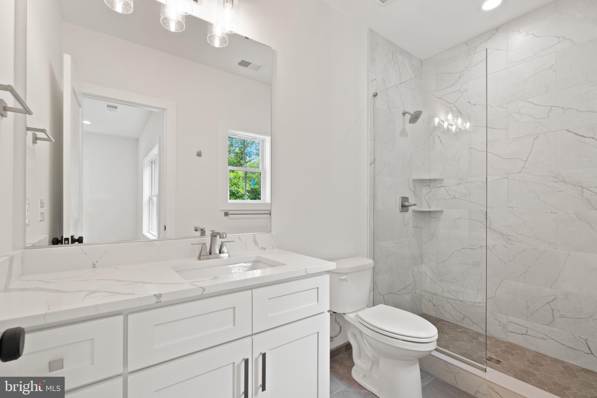 EDGEWATER - Residential