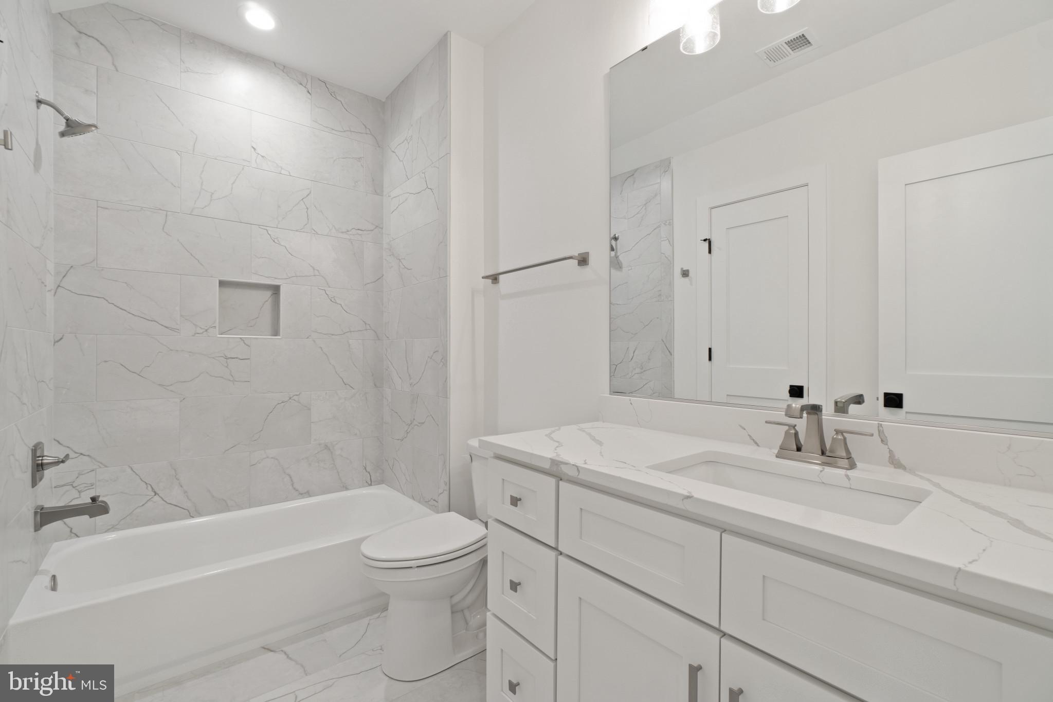 EDGEWATER - Residential