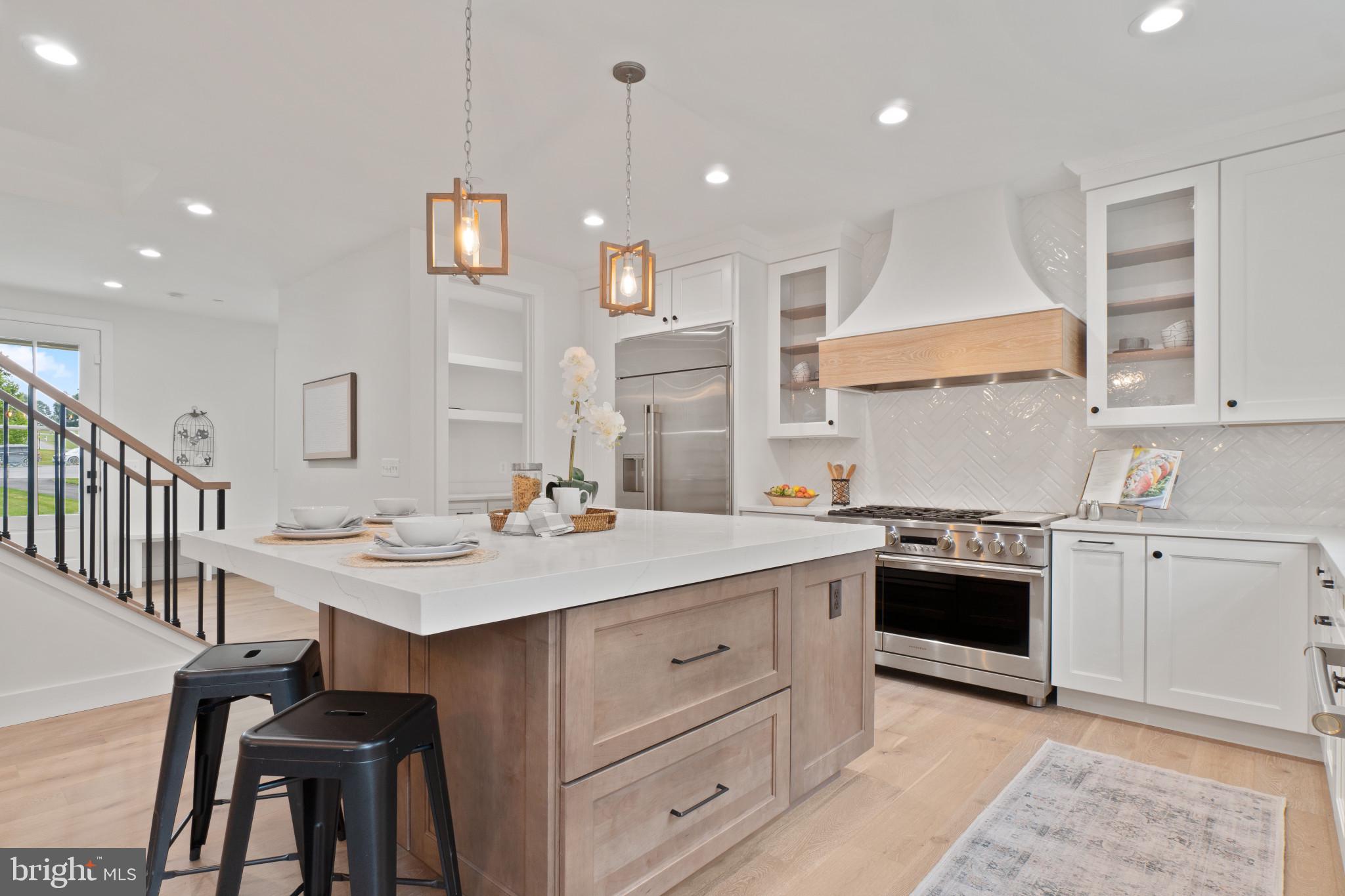 EDGEWATER - Residential