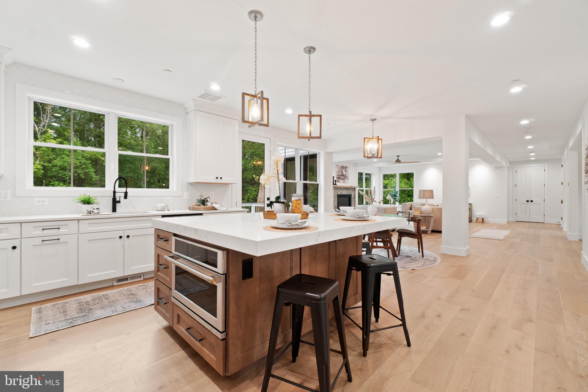 EDGEWATER - Residential