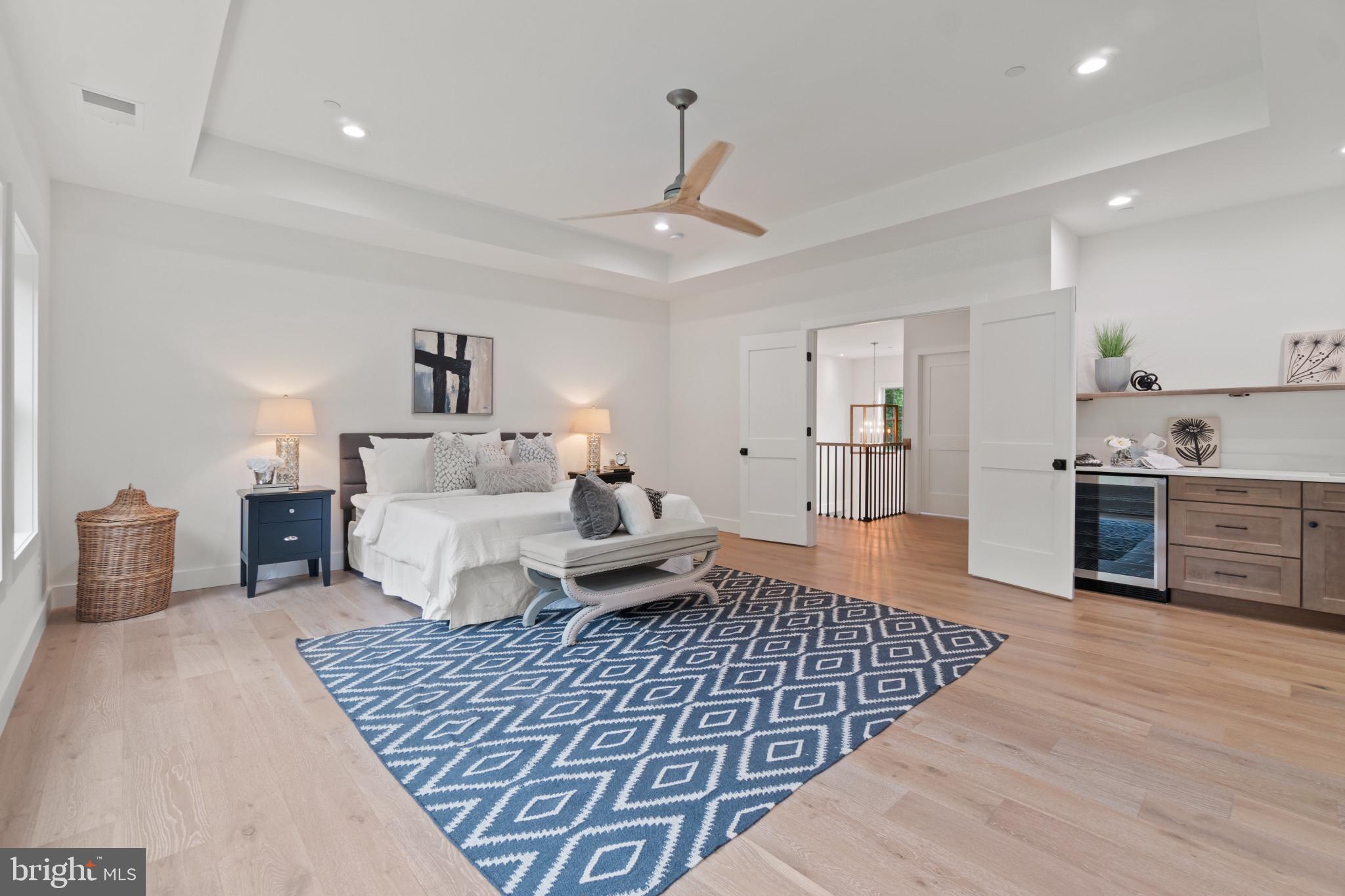 EDGEWATER - Residential