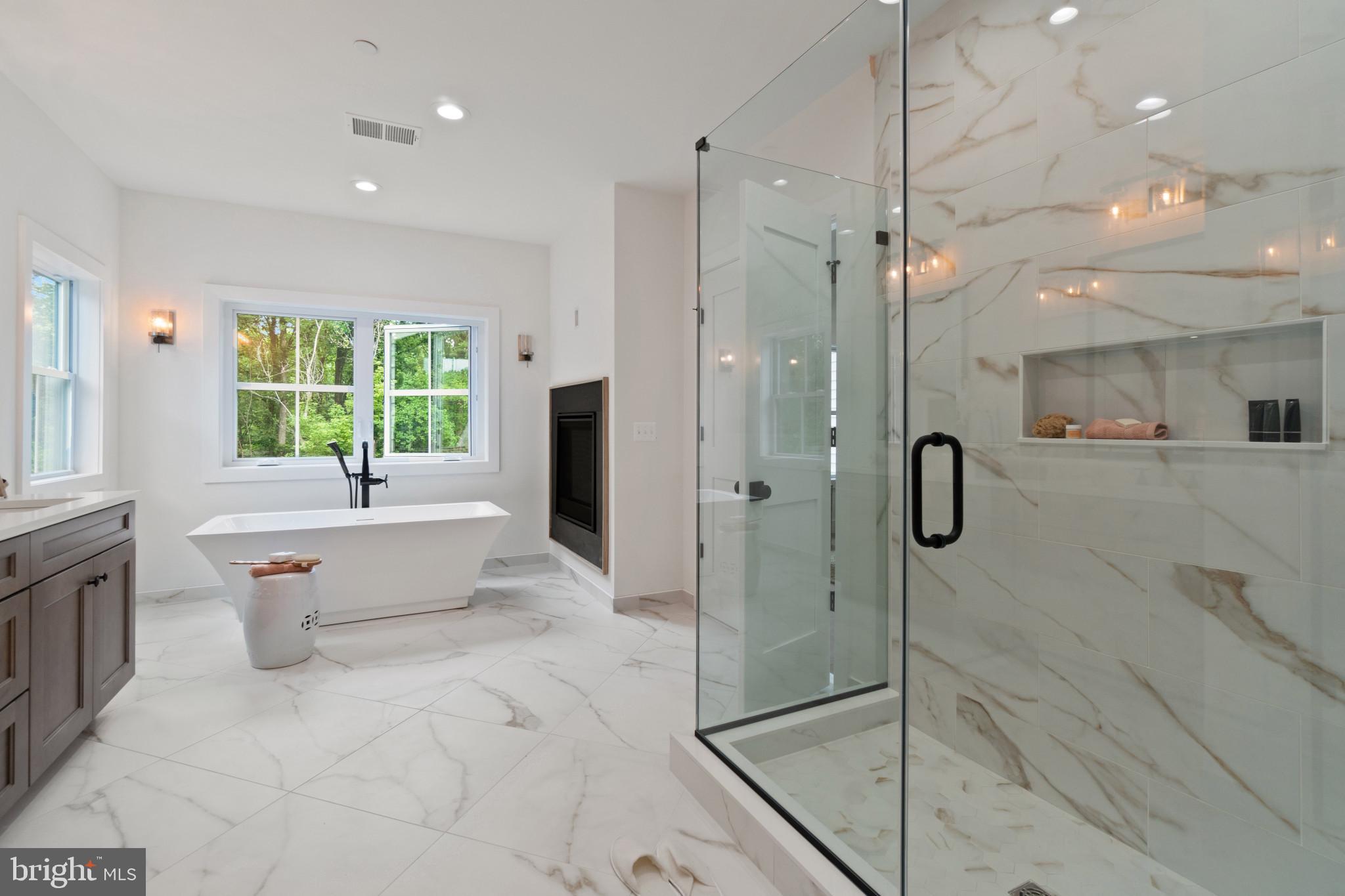 EDGEWATER - Residential