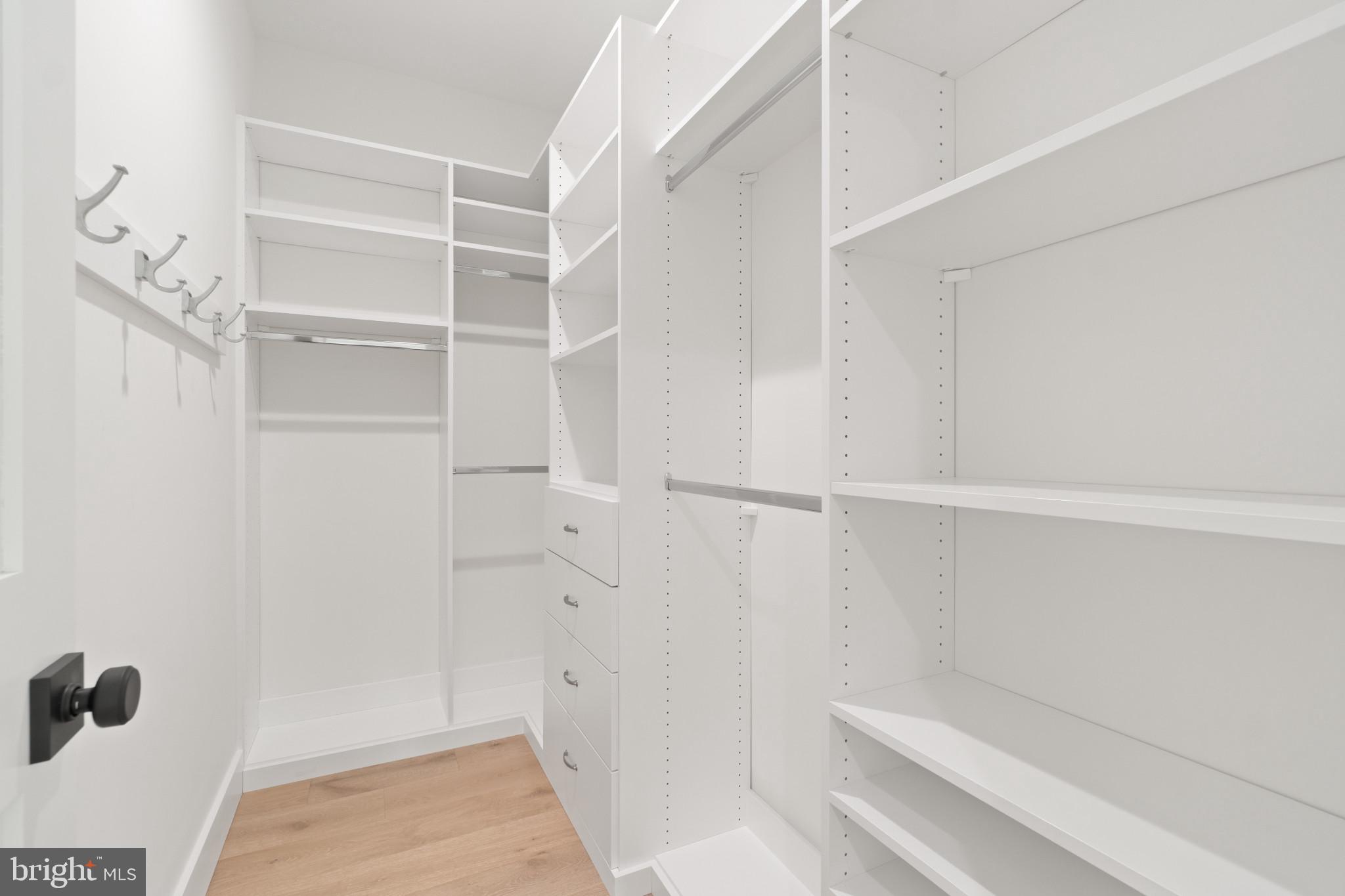 EDGEWATER - Residential