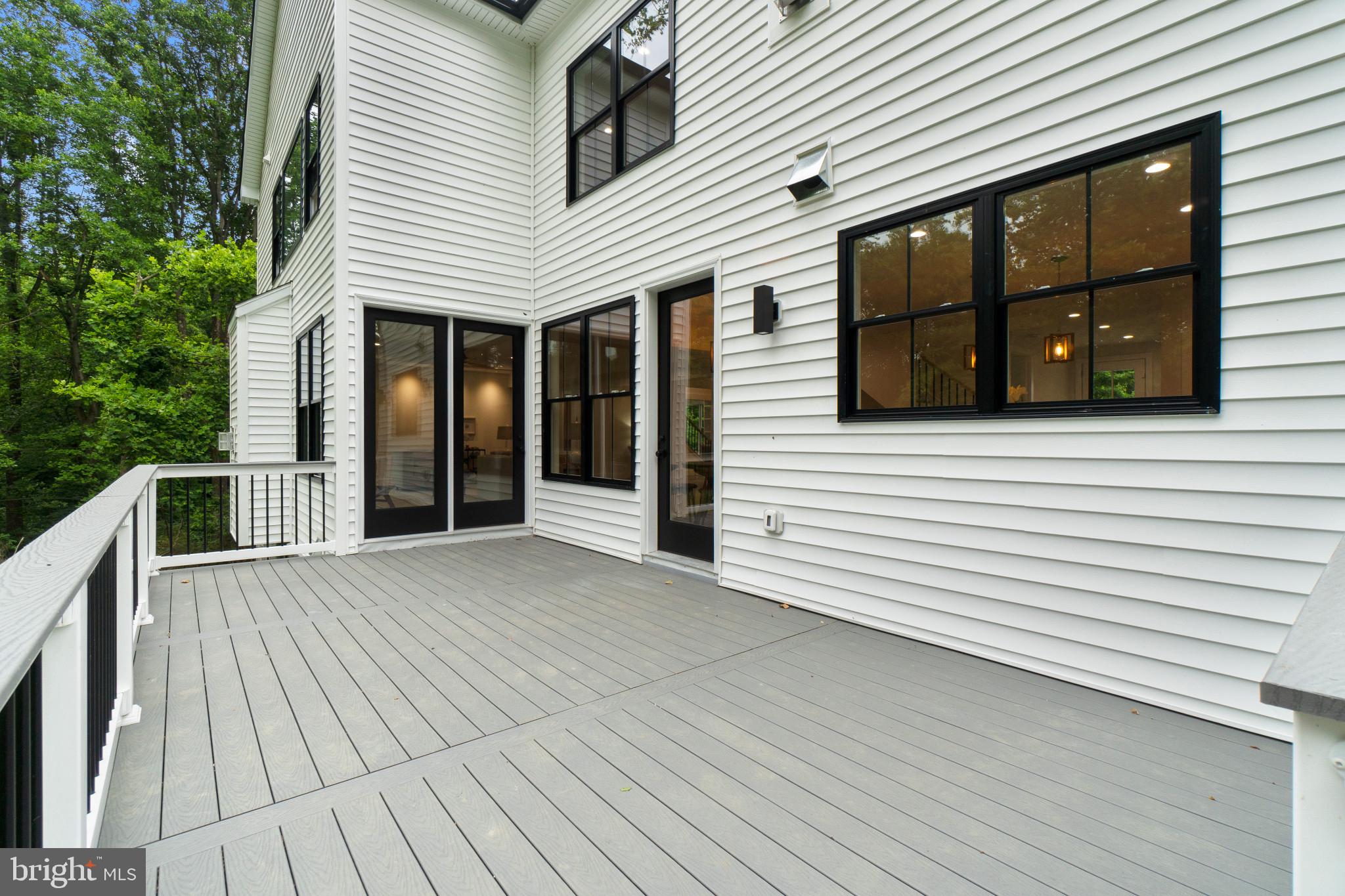 EDGEWATER - Residential