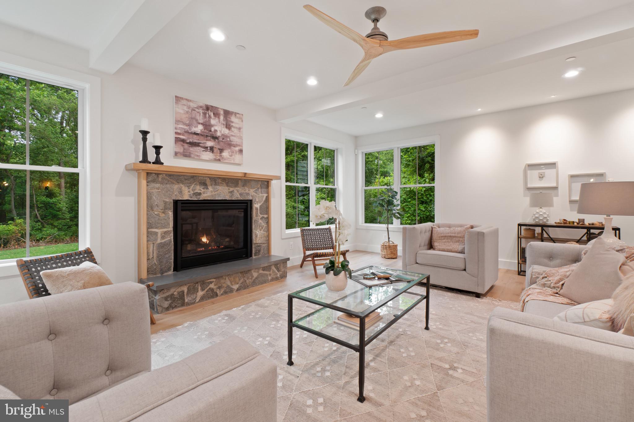 EDGEWATER - Residential