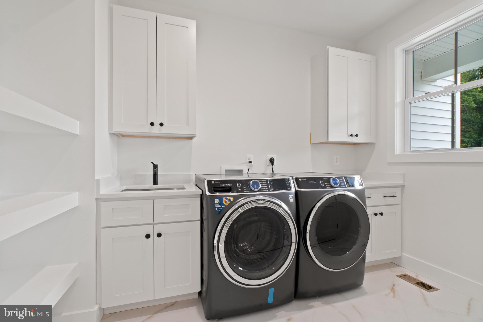 EDGEWATER - Residential