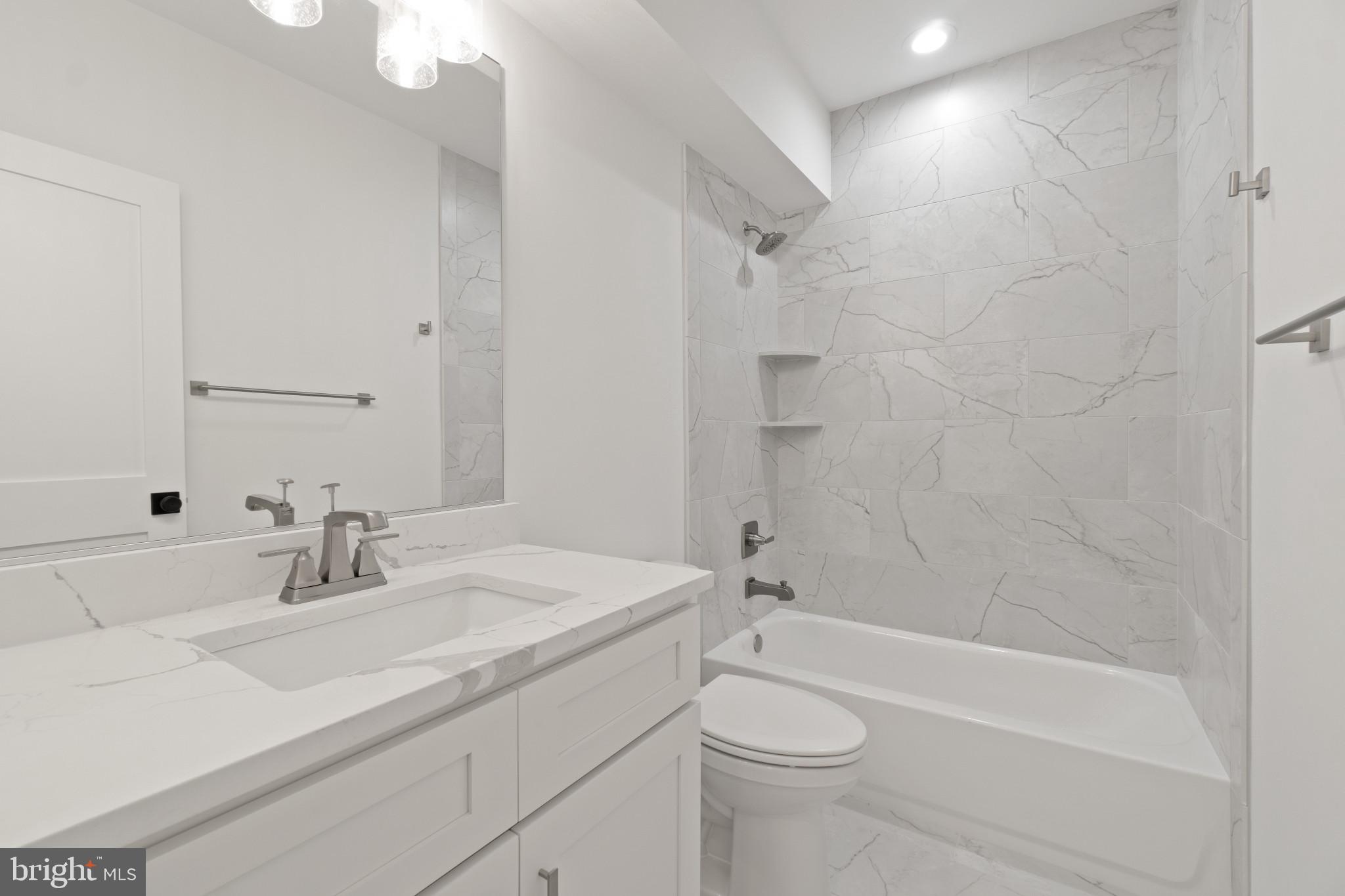 EDGEWATER - Residential