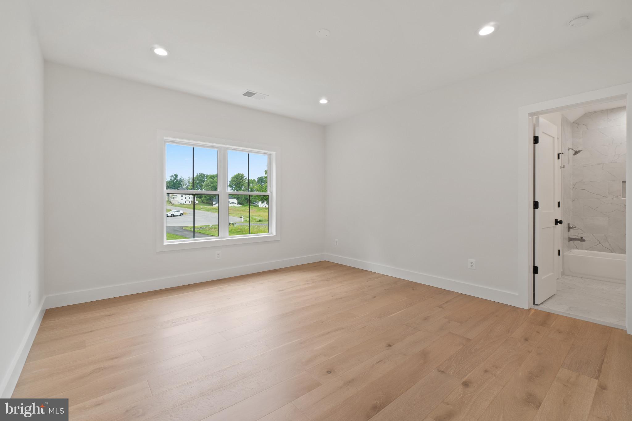 EDGEWATER - Residential