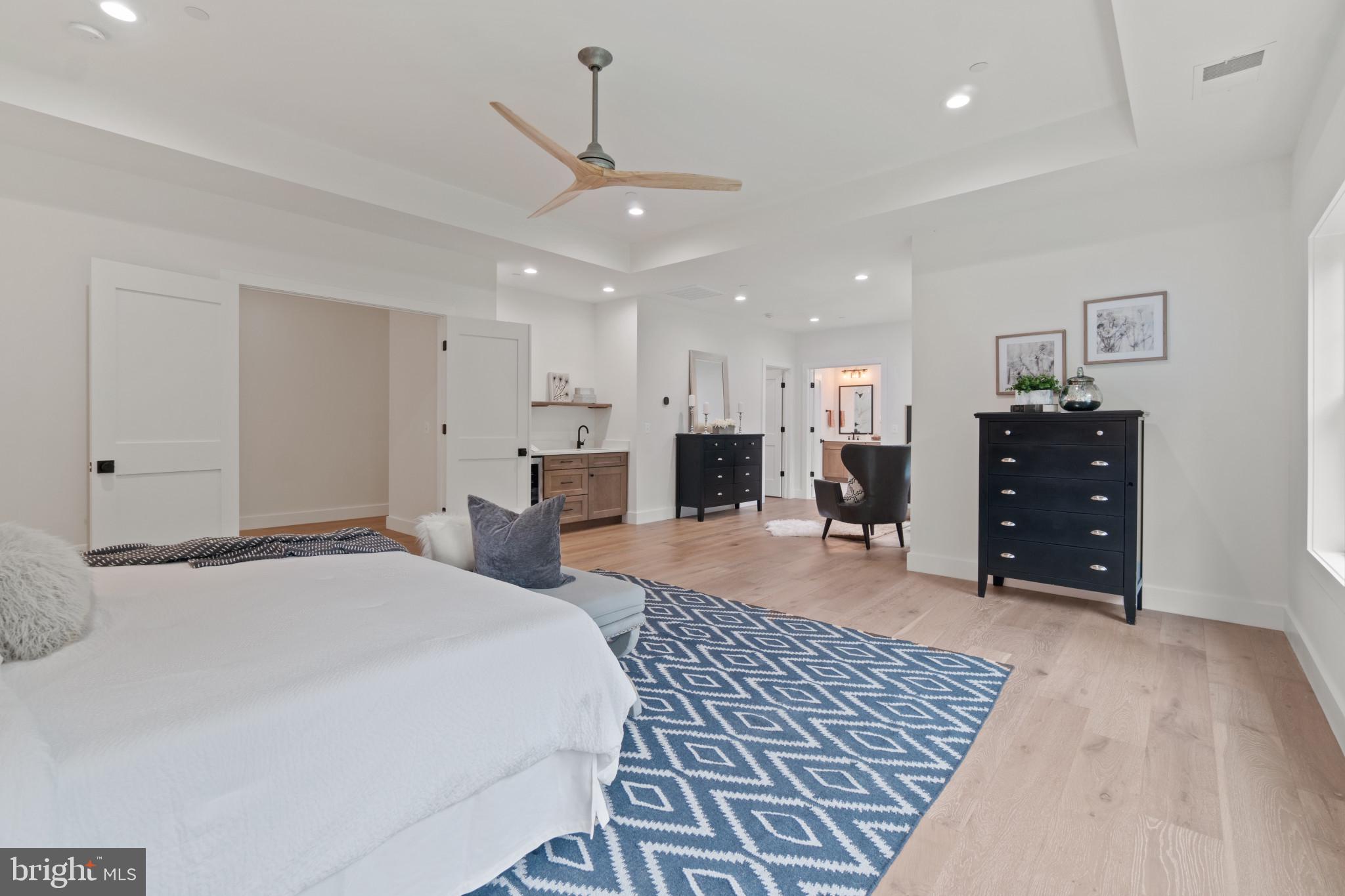 EDGEWATER - Residential