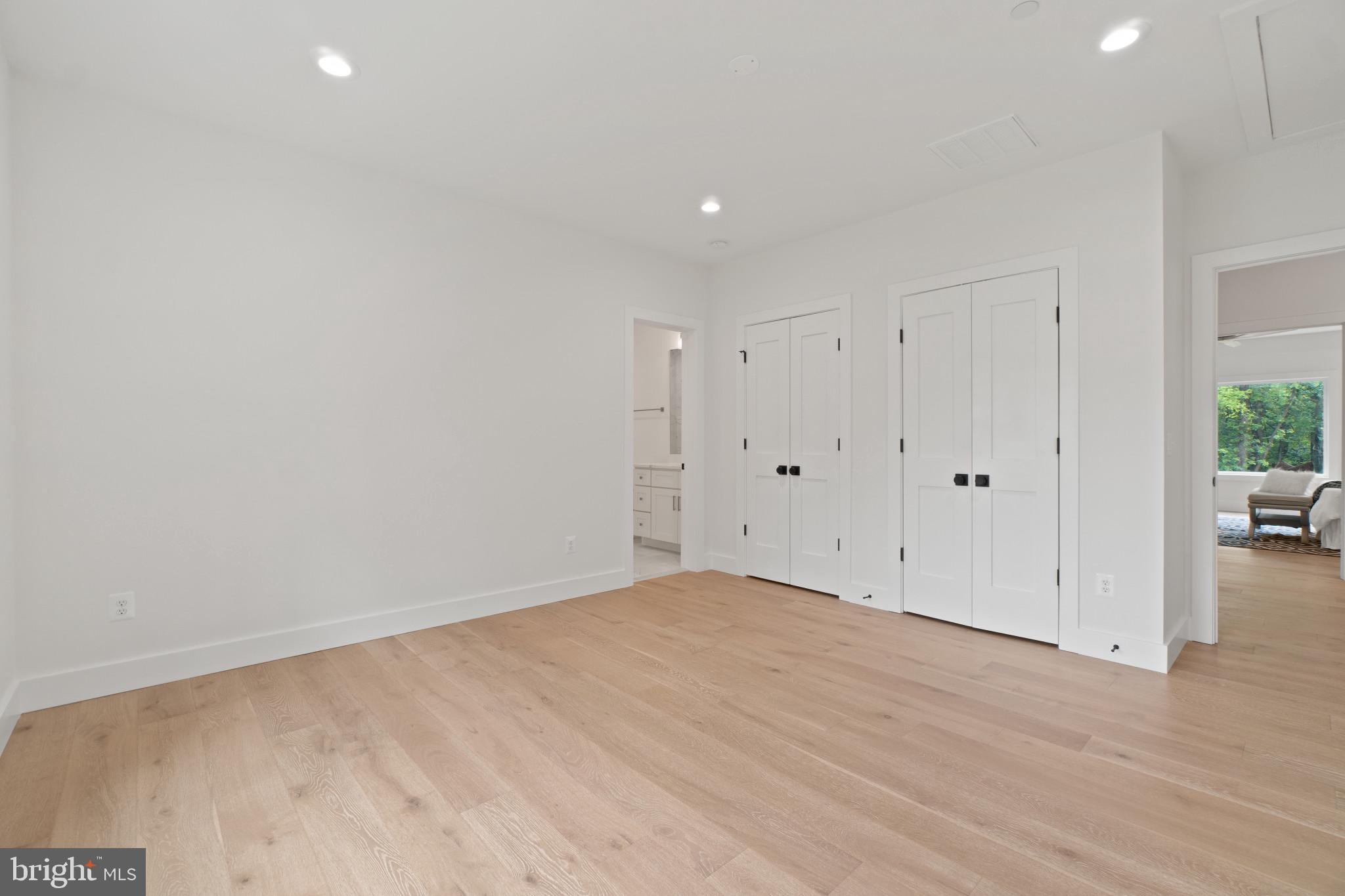 EDGEWATER - Residential