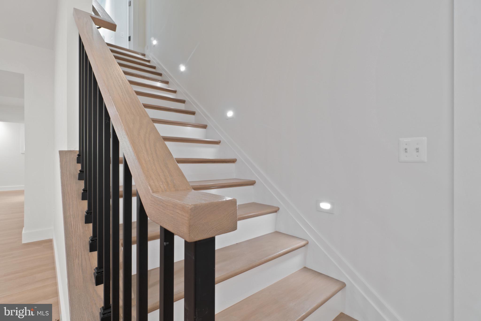 EDGEWATER - Residential