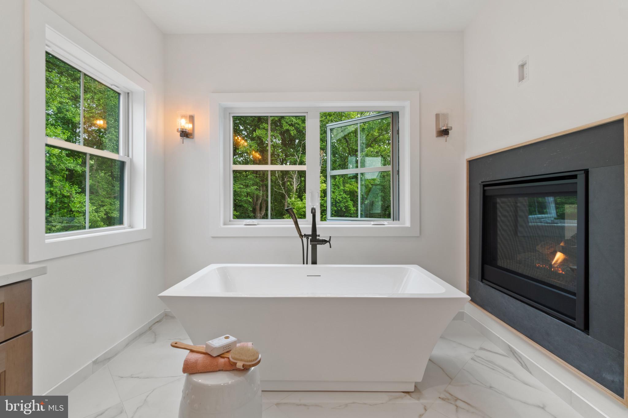 EDGEWATER - Residential