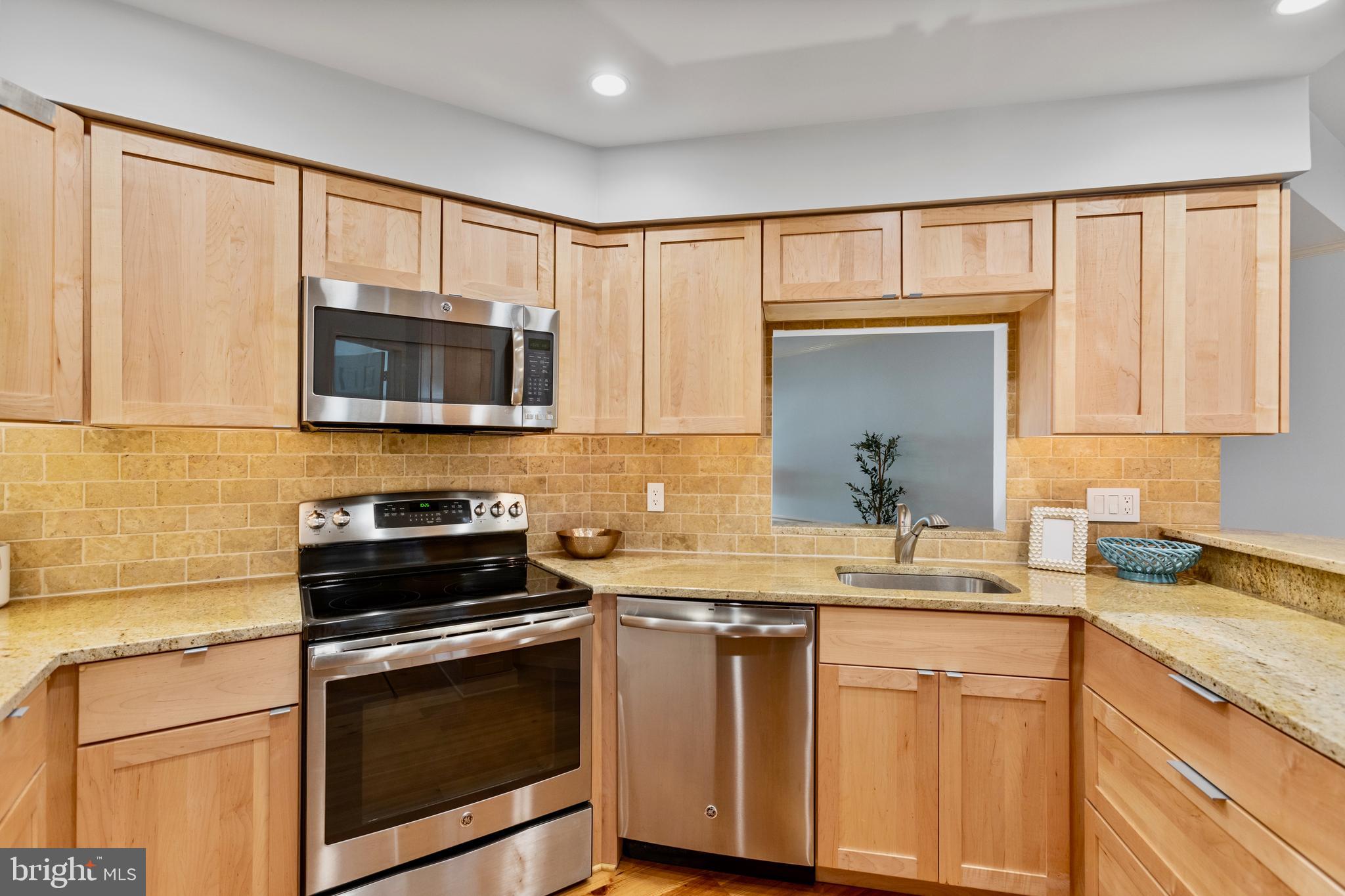 HARBOR POINT - Residential