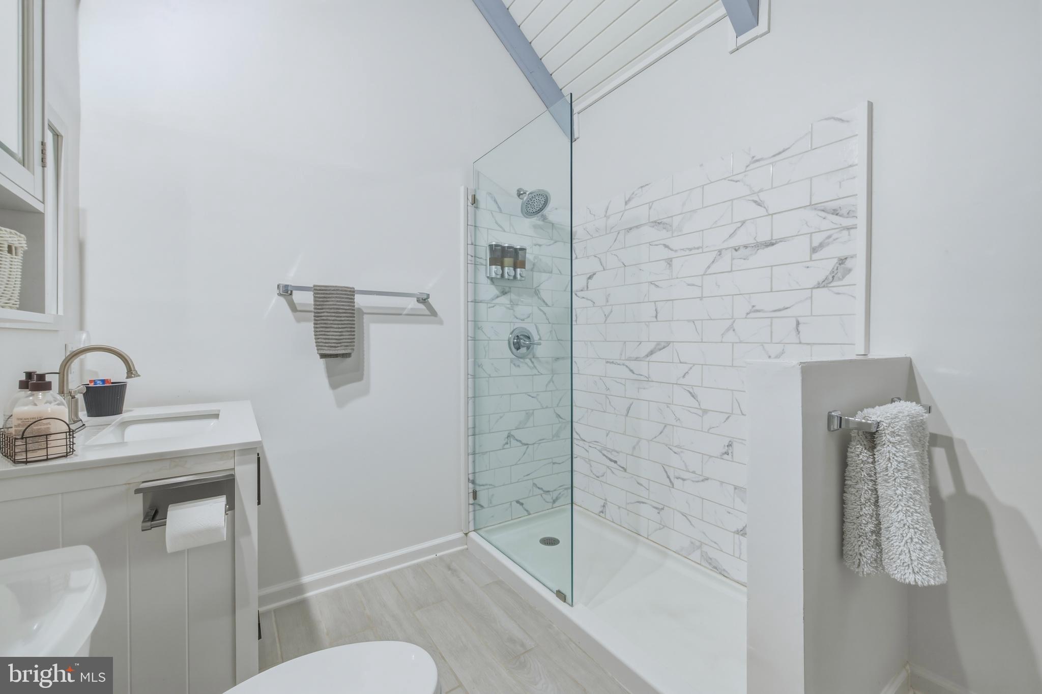 LAKEVIEW PEDESTAL HOMES - Residential