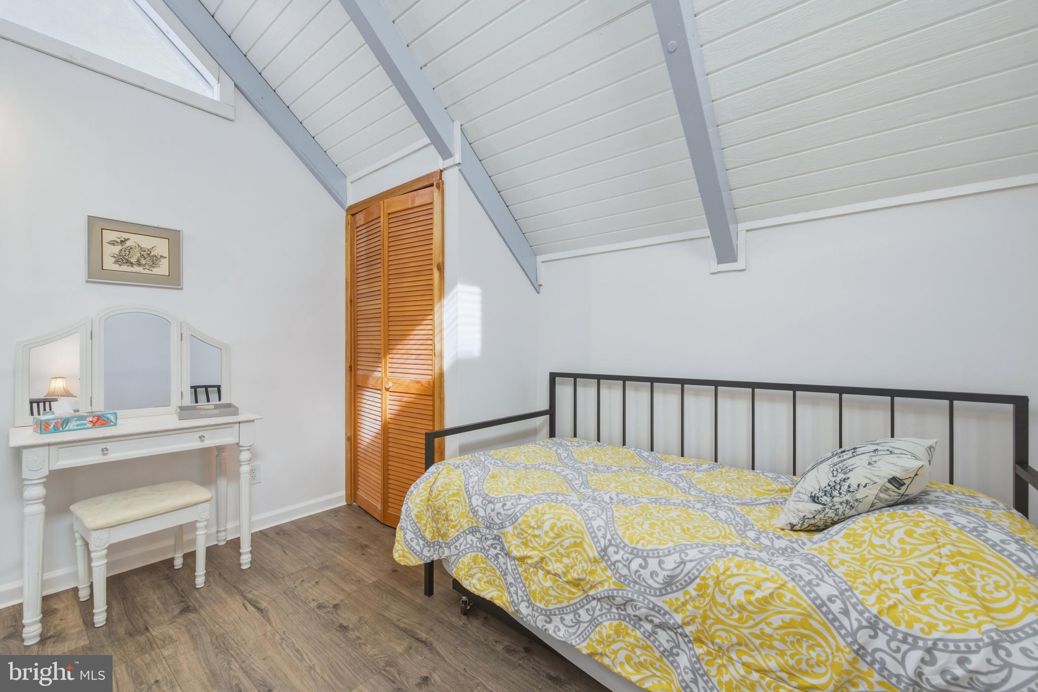 LAKEVIEW PEDESTAL HOMES - Residential