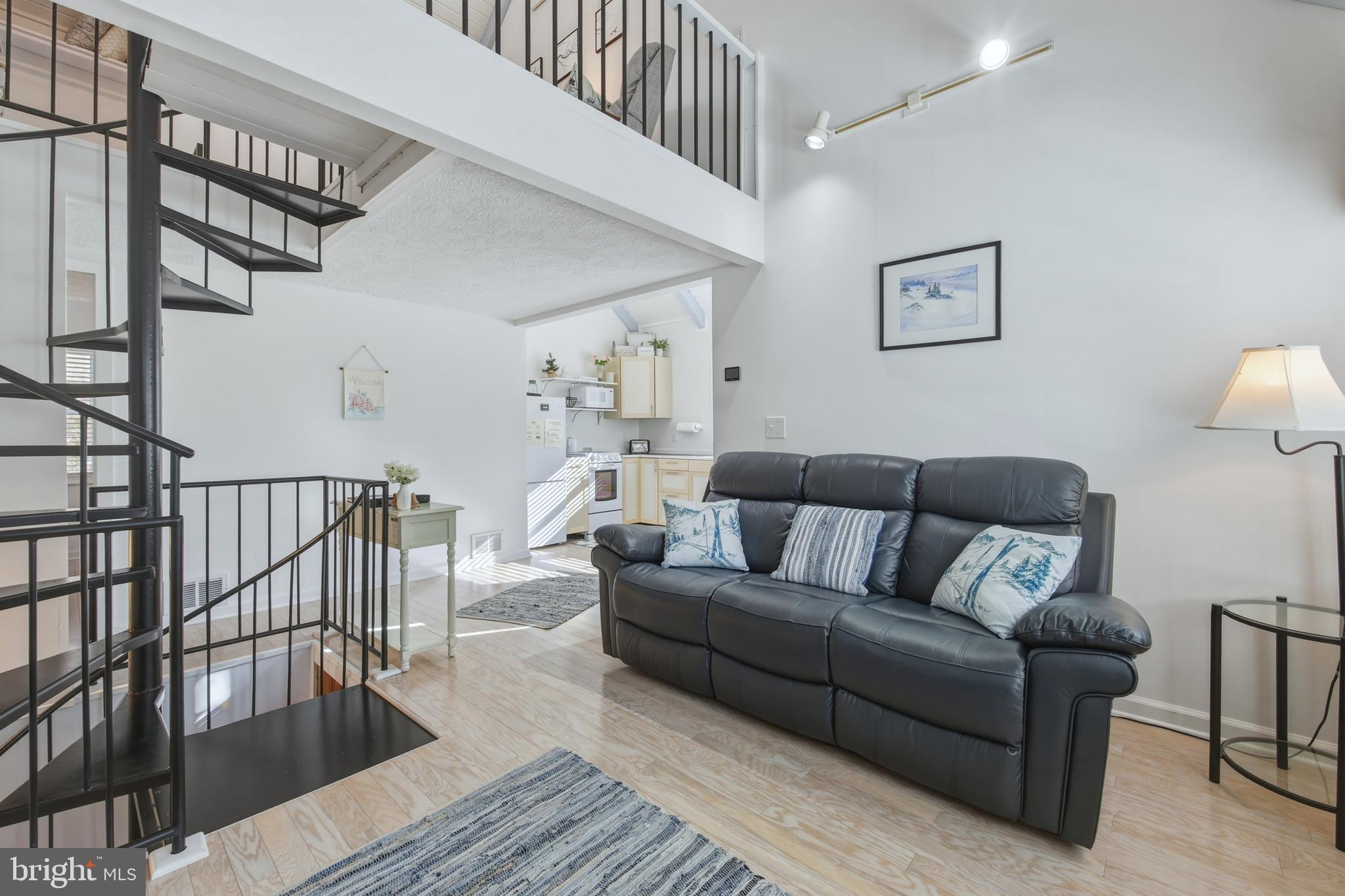 LAKEVIEW PEDESTAL HOMES - Residential