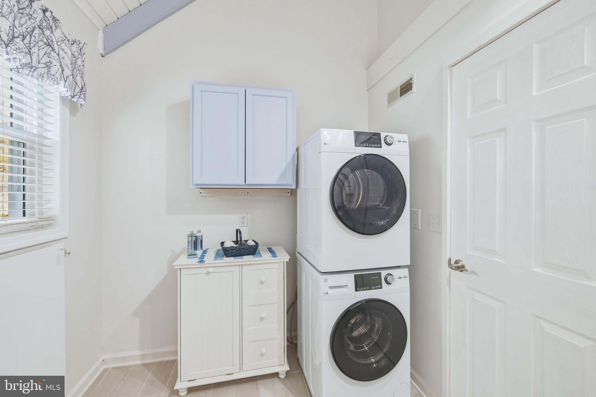 LAKEVIEW PEDESTAL HOMES - Residential