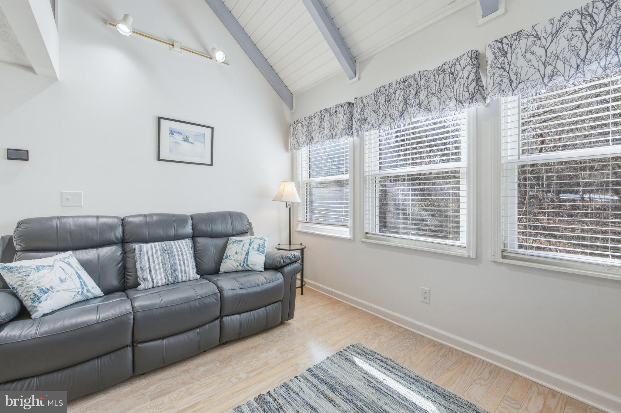 LAKEVIEW PEDESTAL HOMES - Residential