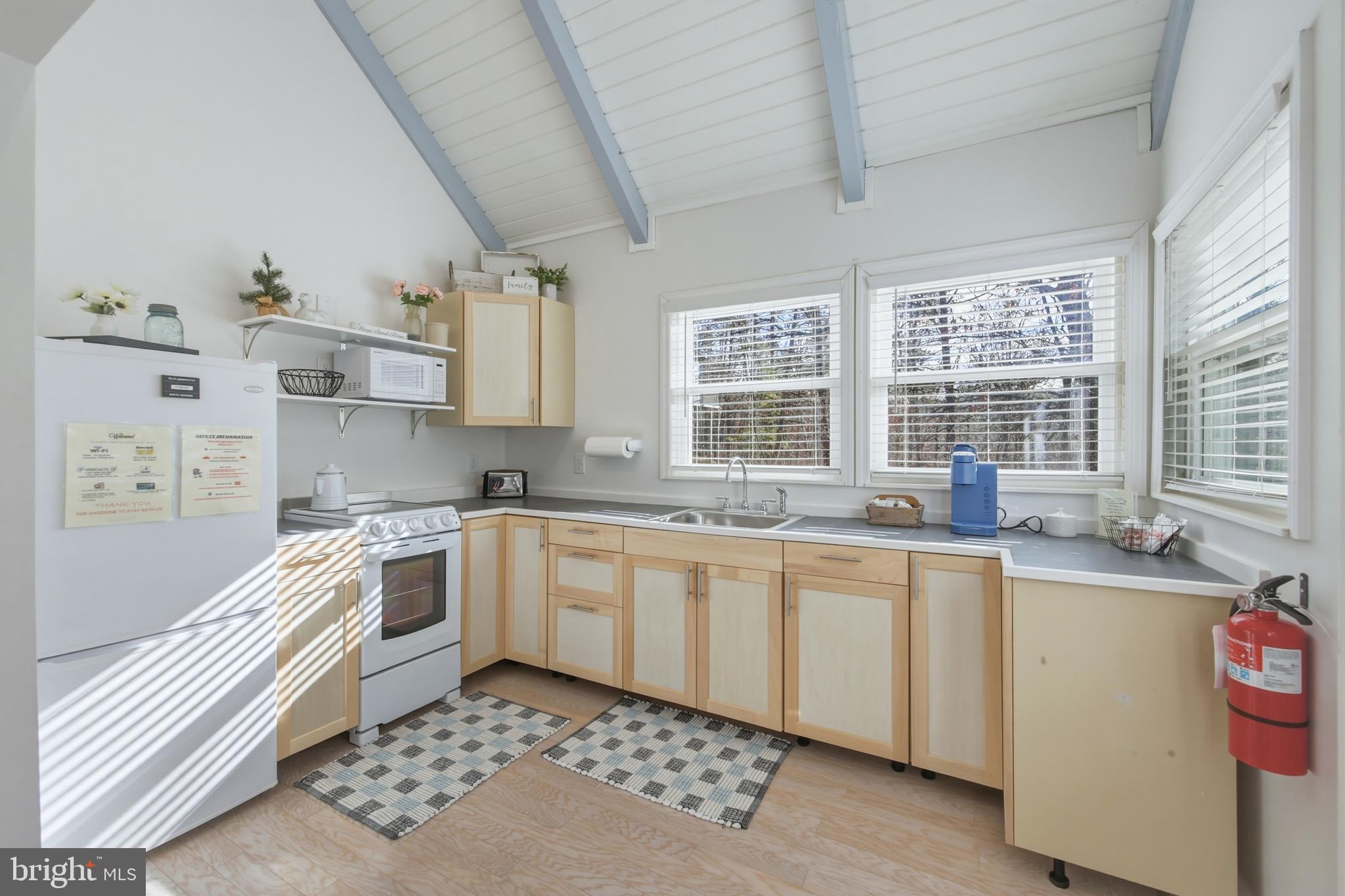 LAKEVIEW PEDESTAL HOMES - Residential