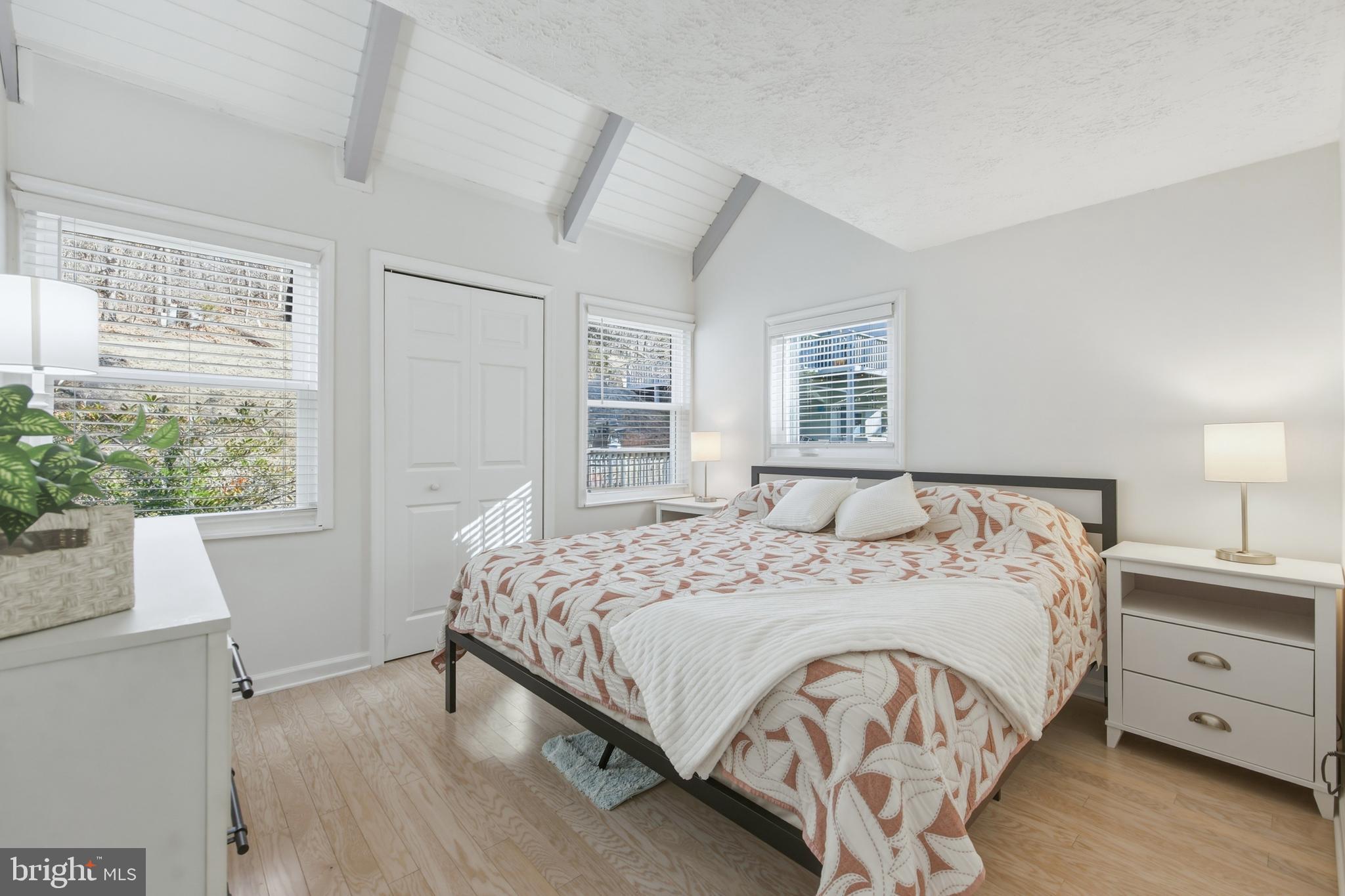 LAKEVIEW PEDESTAL HOMES - Residential