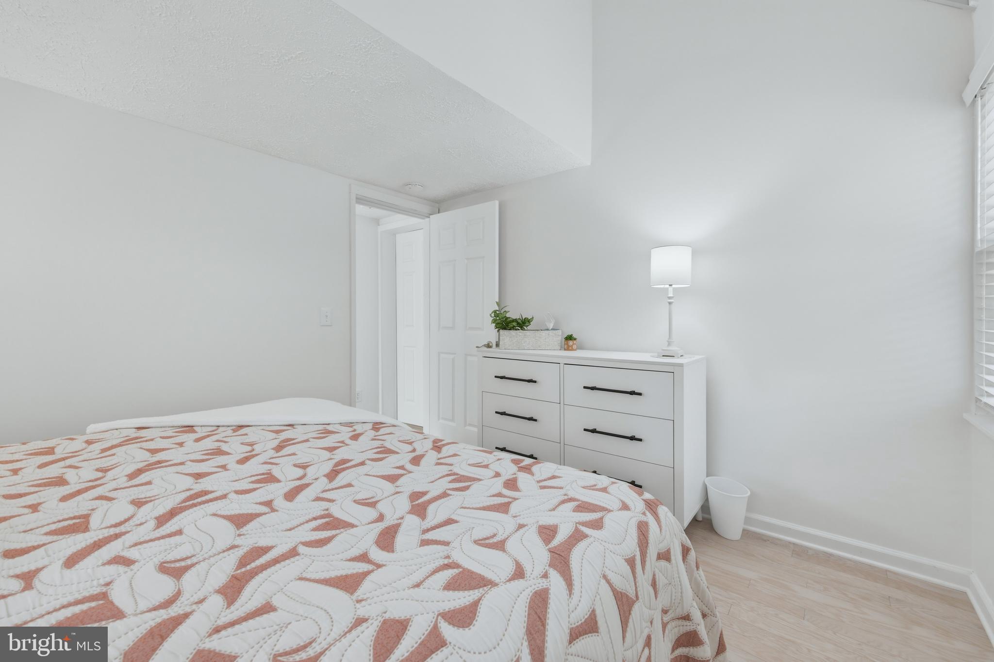 LAKEVIEW PEDESTAL HOMES - Residential